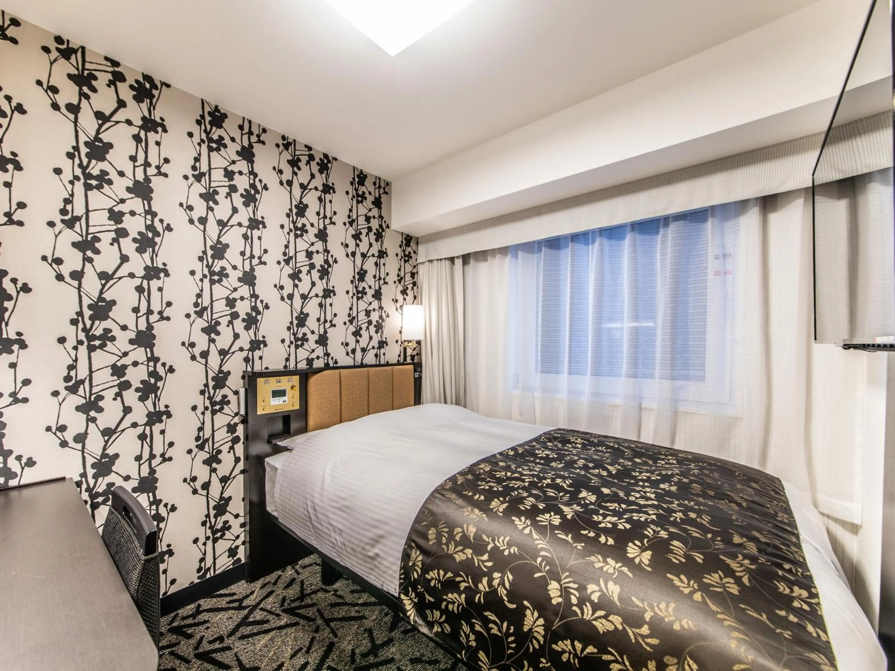 High Floor Standard Double Room above 28th Floor  - Non-Smoking in APA Hotel and Resort Midosuji Hommachi Eki Tower