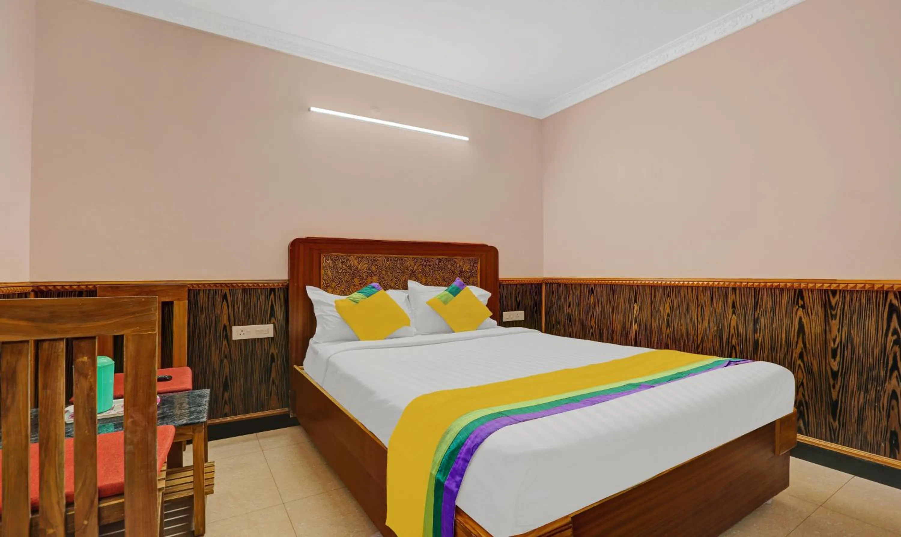 Superior Room with Balcony - single occupancy in Itsy Hotels Rain Forest