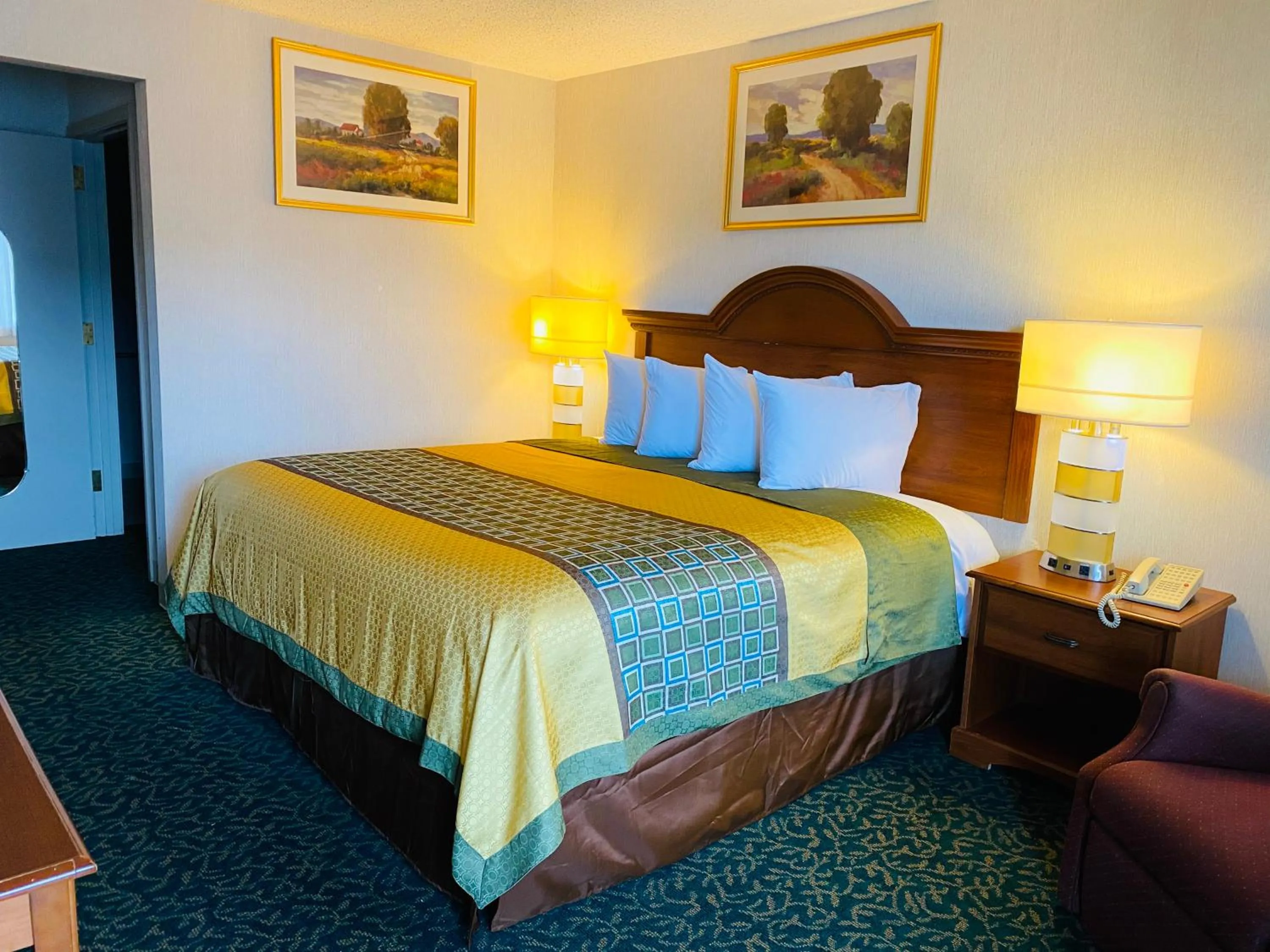 King Room - Non-Smoking in Harrisonville Inn & Suites