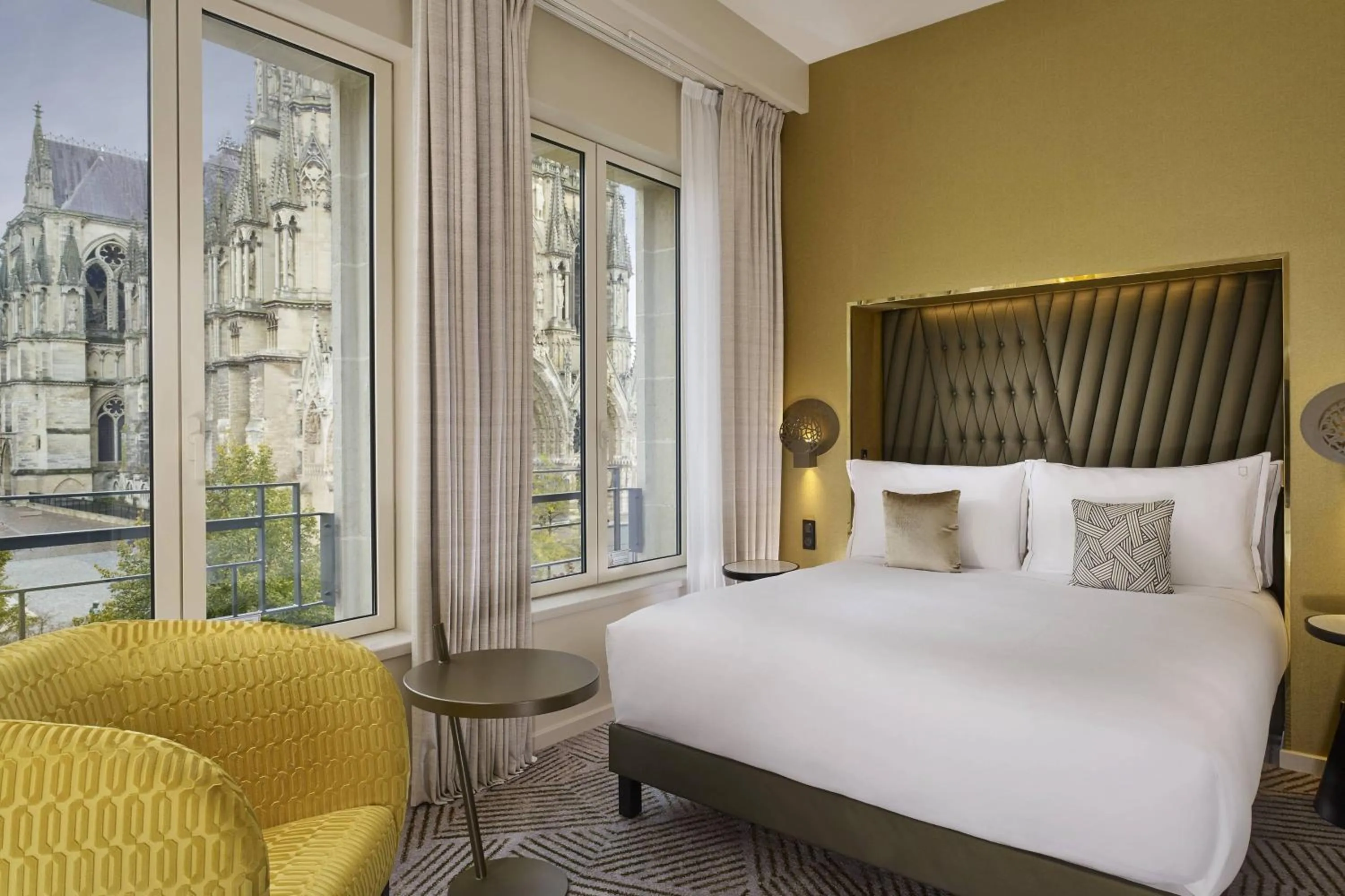 Deluxe King room - Cathedrale view in La Caserne Chanzy Hotel & Spa, Autograph Collection