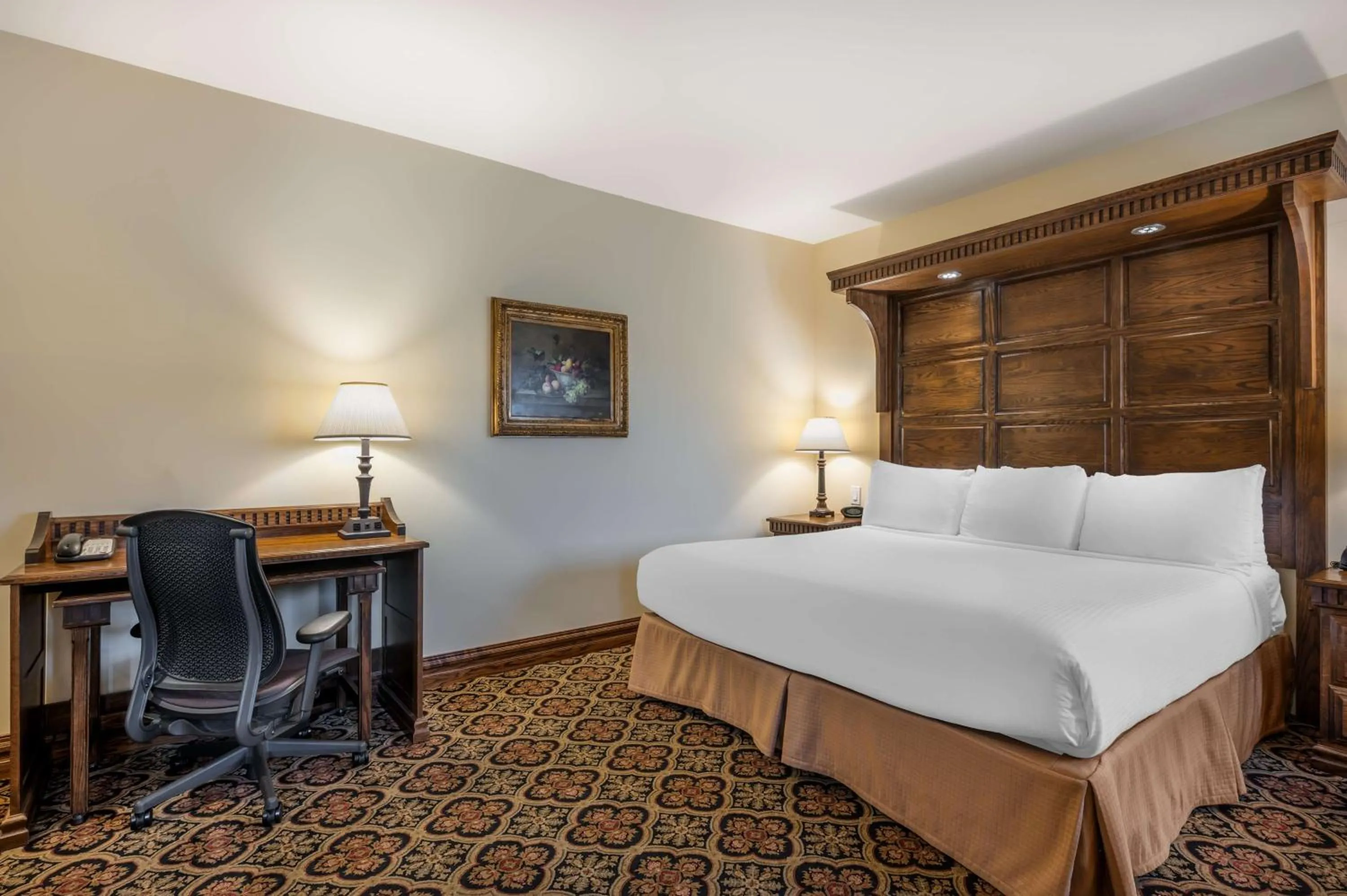 King Room in Best Western Premier Mariemont Inn