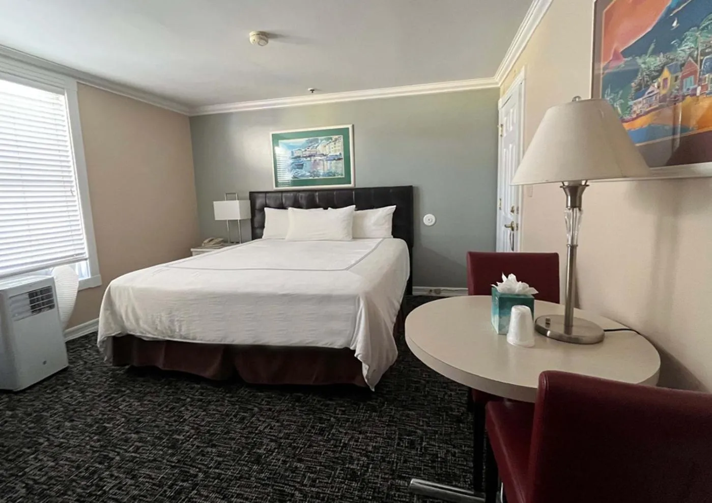 Deluxe King Room in Glenmore Plaza Hotel