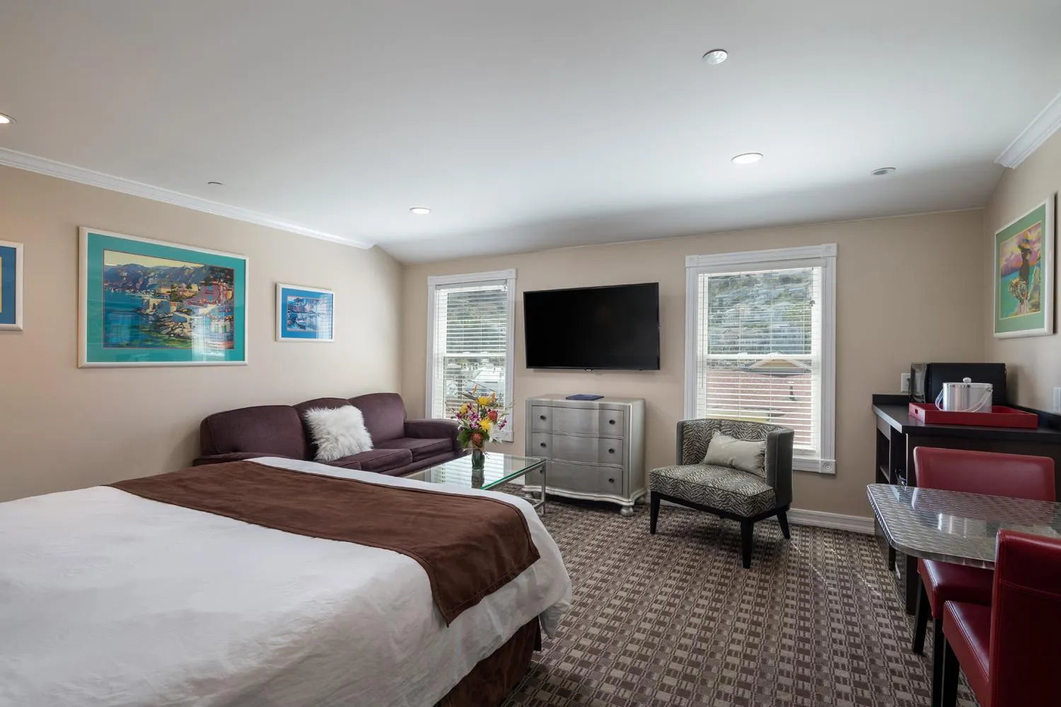 King Suite in Glenmore Plaza Hotel