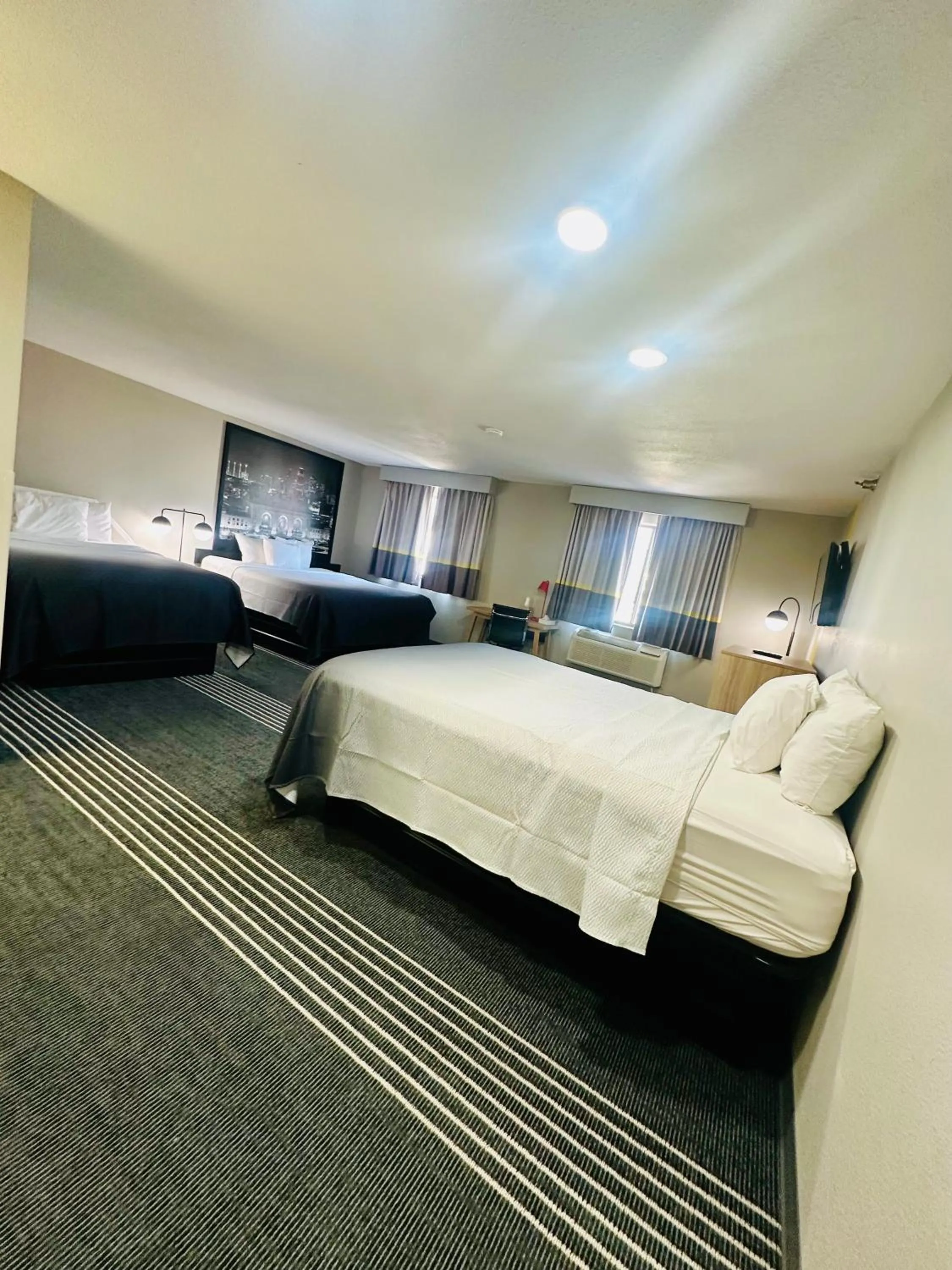 Deluxe Queen Studio - Non-Smoking in Super 8 by Wyndham Warrenton