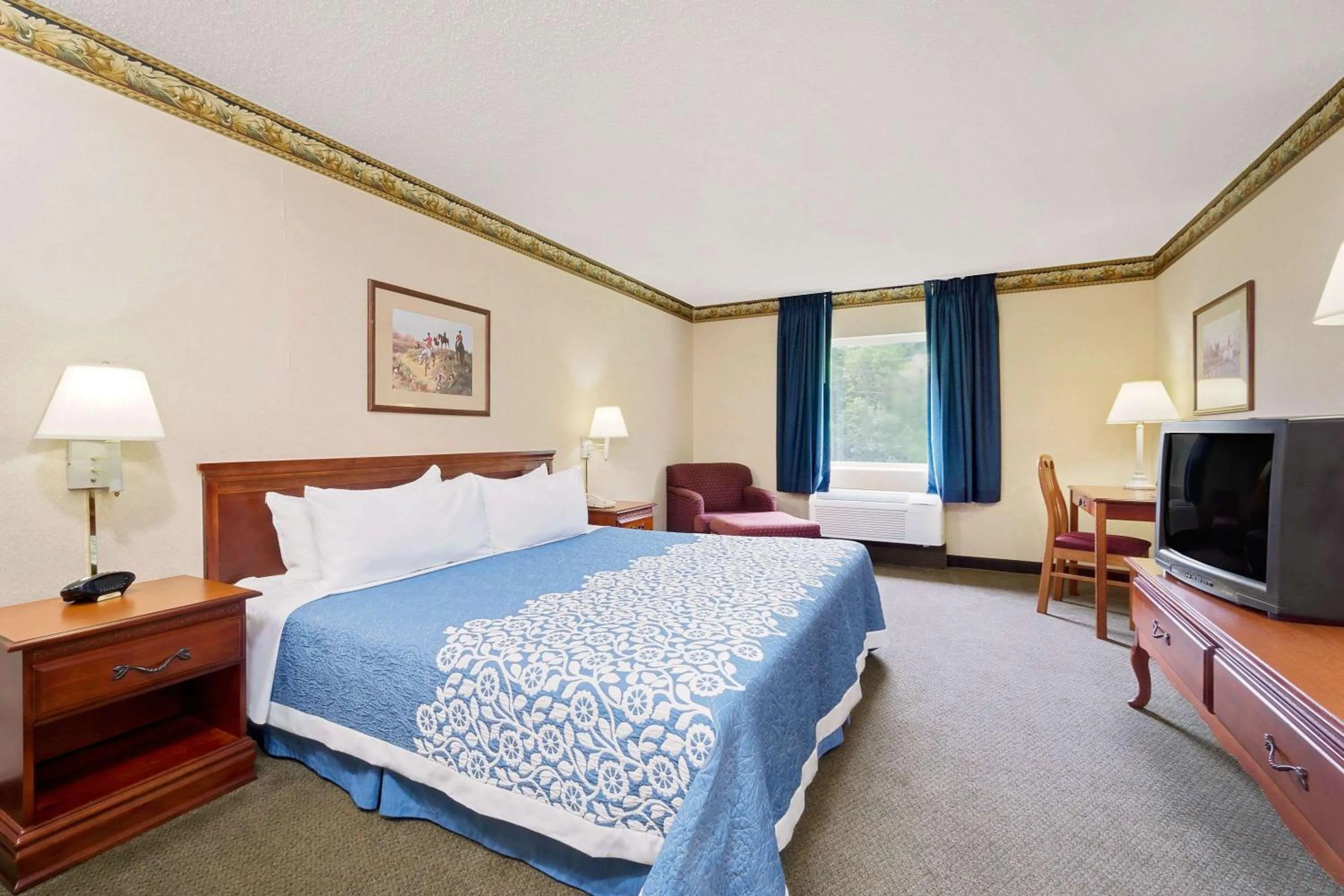 1 King Bed Jetted Tub Nonsmoking in Magnuson Hotel West Liberty