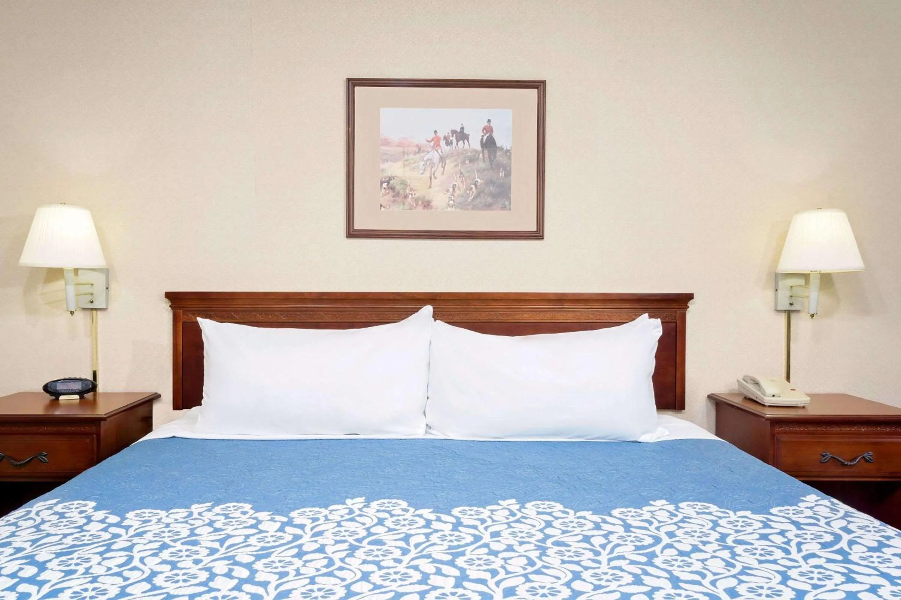 King Room - Non-Smoking in Magnuson Hotel West Liberty