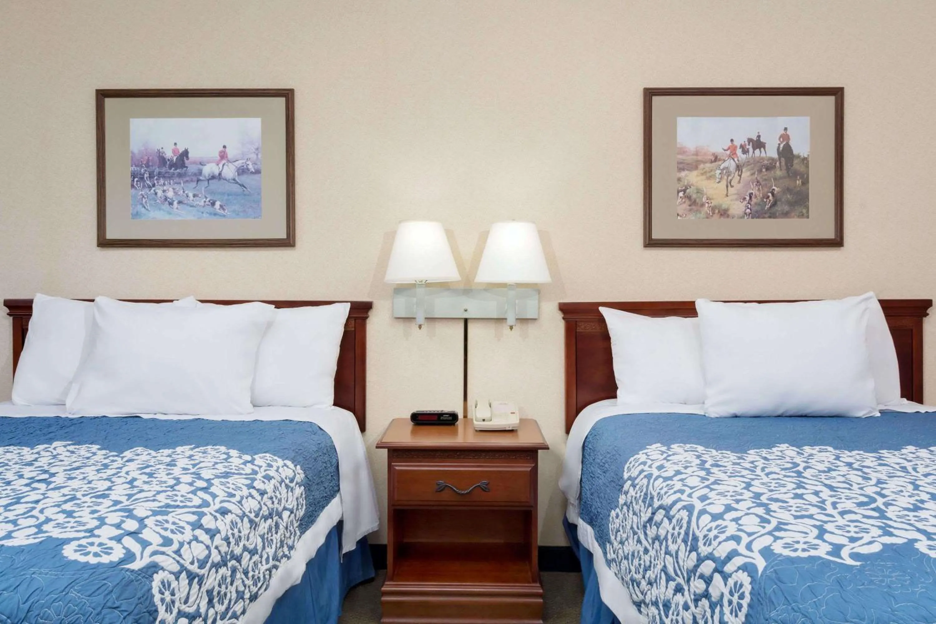 Deluxe Double Room - Disability Access/Non-Smoking in Magnuson Hotel West Liberty