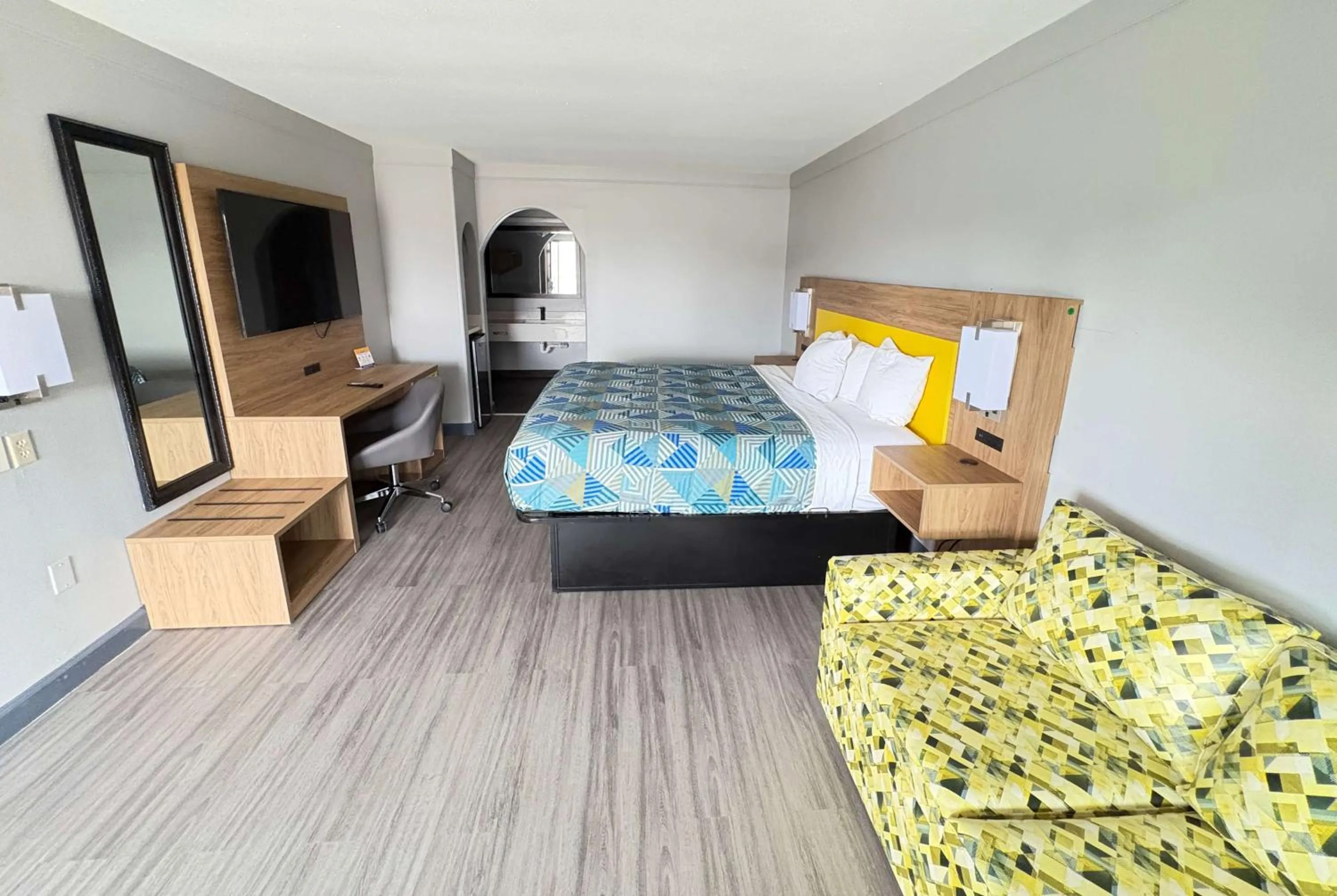 King Room - Non-Smoking in Days Inn by Wyndham Gonzales