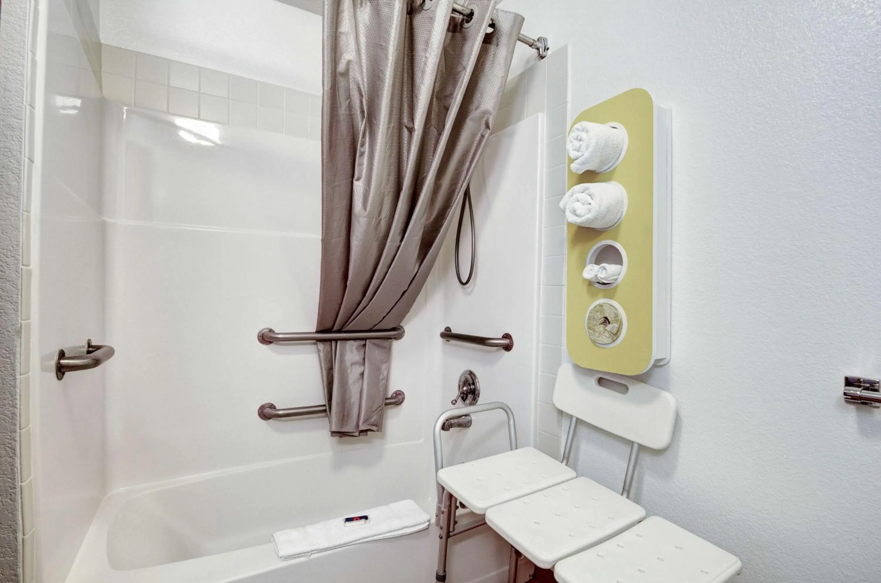 Queen Room - single occupancy - Disability Access - Roll in Shower in Motel 6-Colby, KS