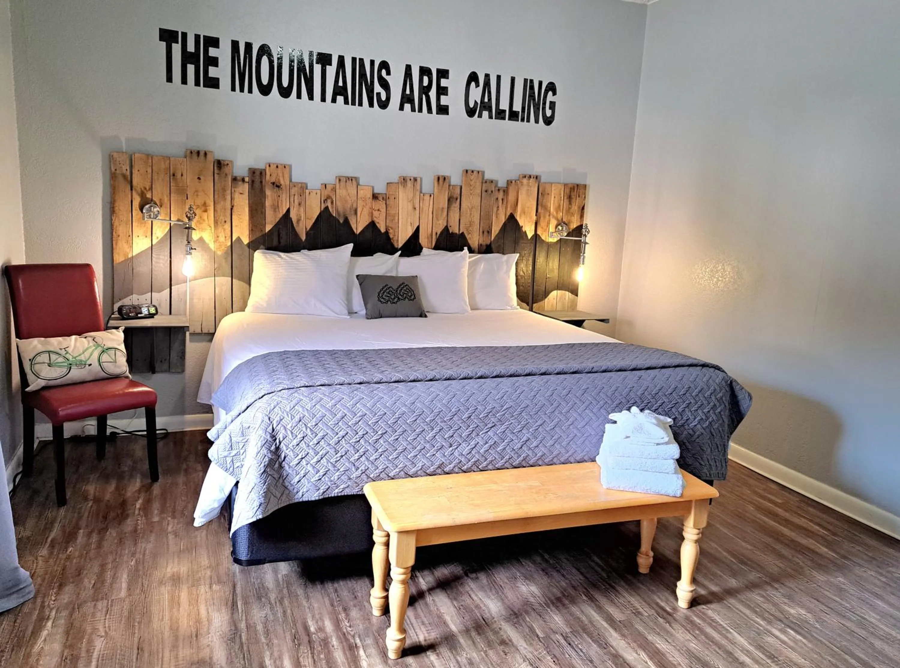 Family Bungalow in Buffalo Lodge Bicycle Resort - Amazing access to local trails & the Garden