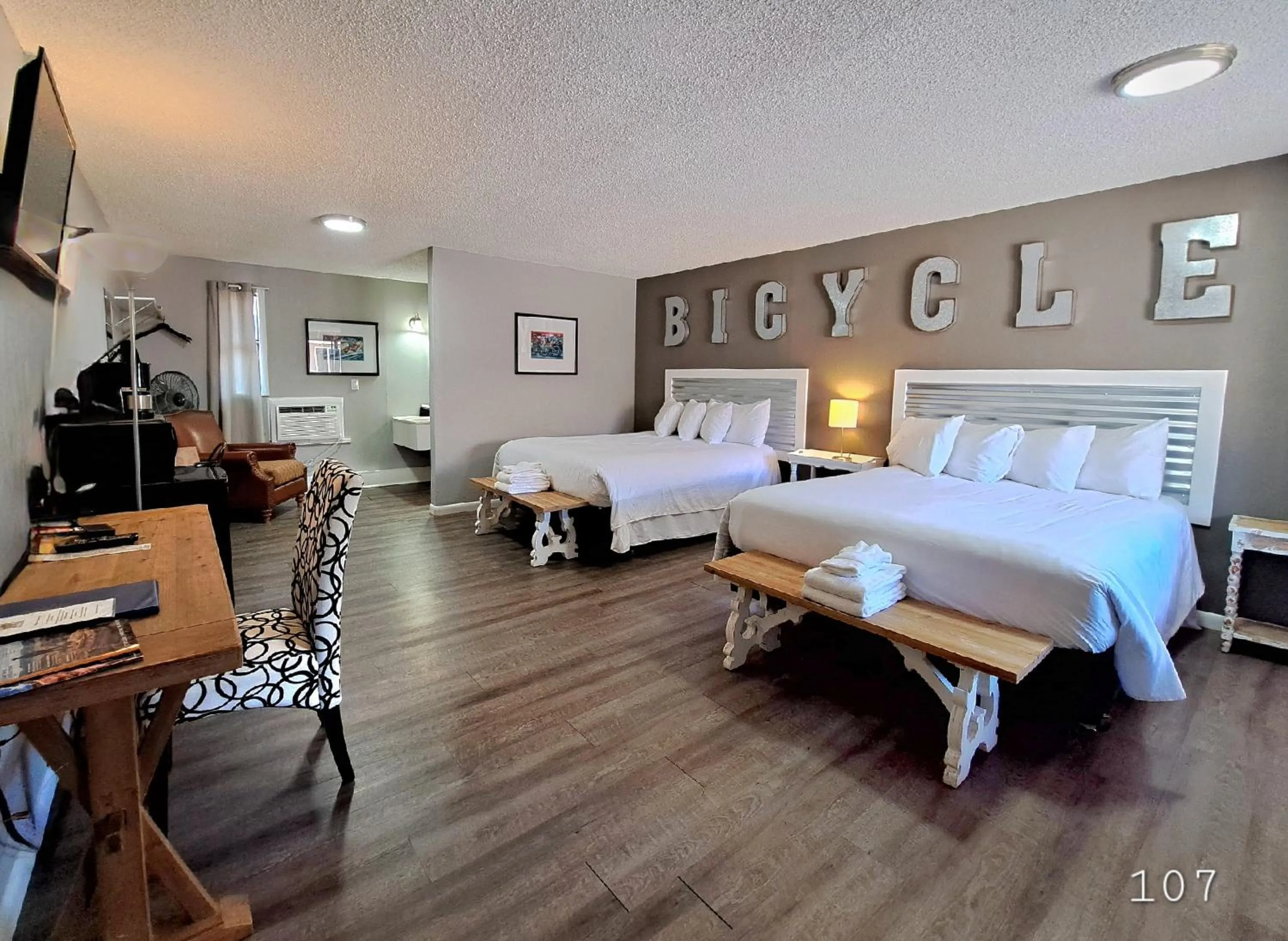 Superior Queen Room with Two Queen Beds in Buffalo Lodge Bicycle Resort - Amazing access to local trails & the Garden