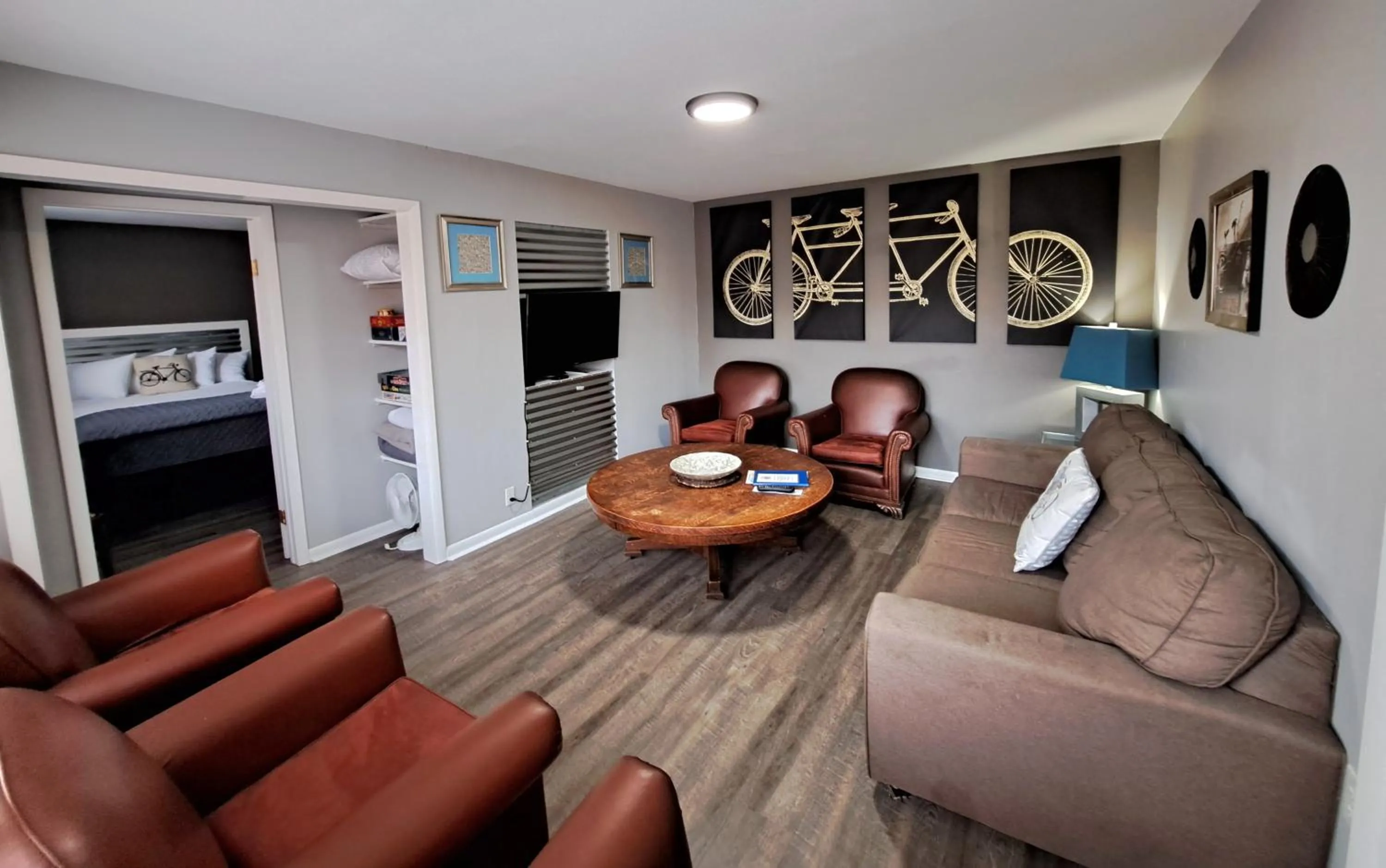 Cottage - Non-Smoking in Buffalo Lodge Bicycle Resort - Amazing access to local trails & the Garden