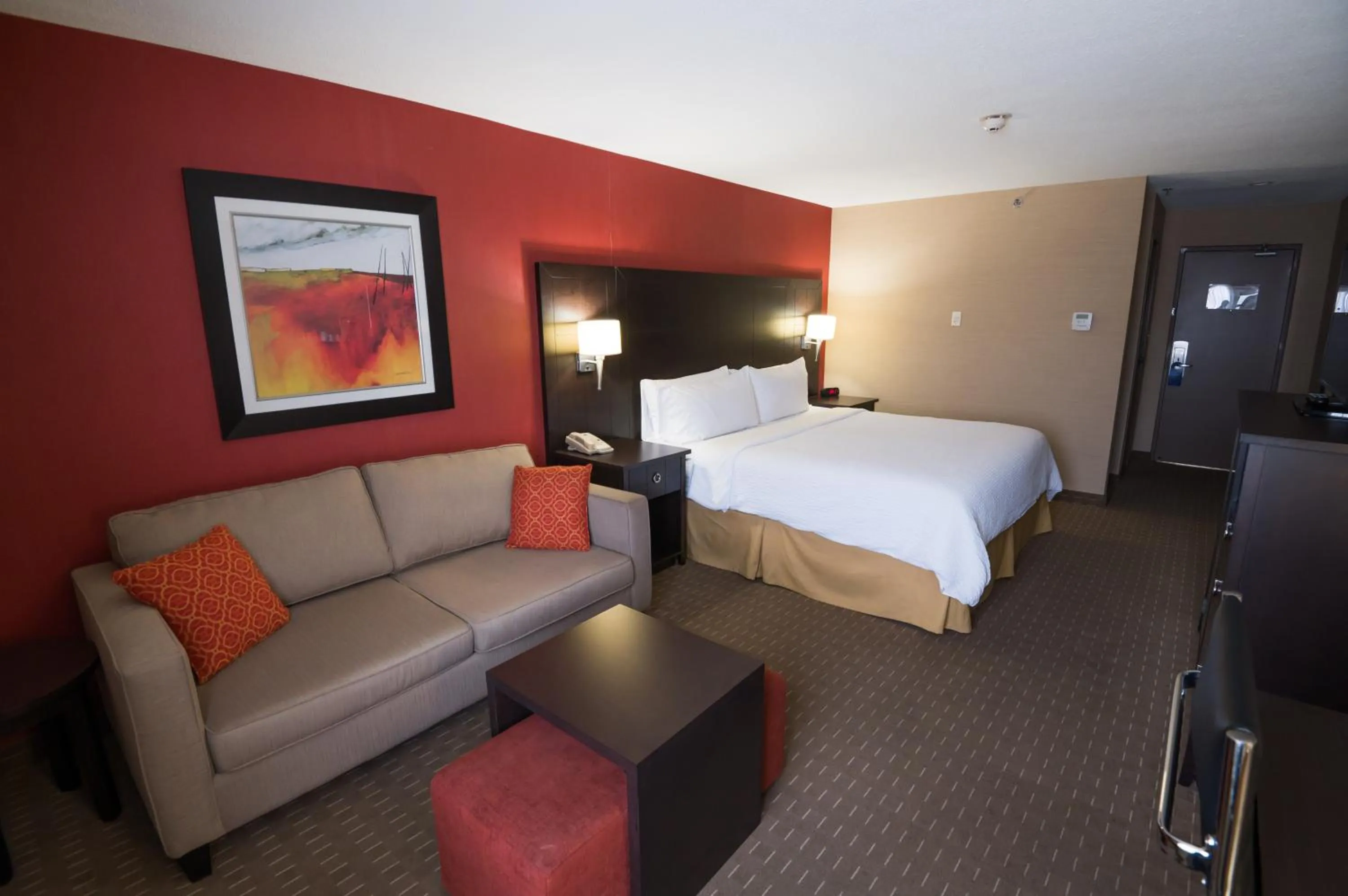 Standard King Room with Sofa Bed in Holiday Inn Express Hotel & Suites Chatham South by IHG