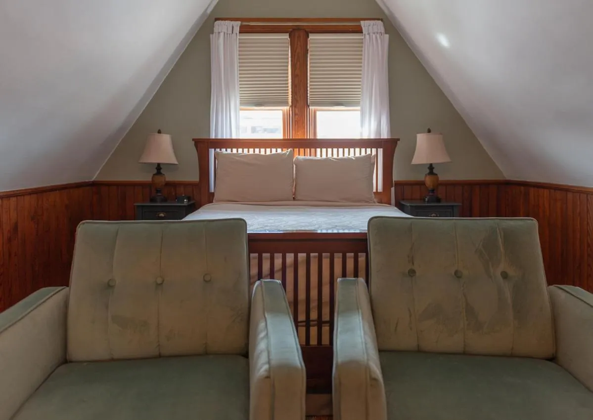 Superior Queen Room in William Henry Miller Inn