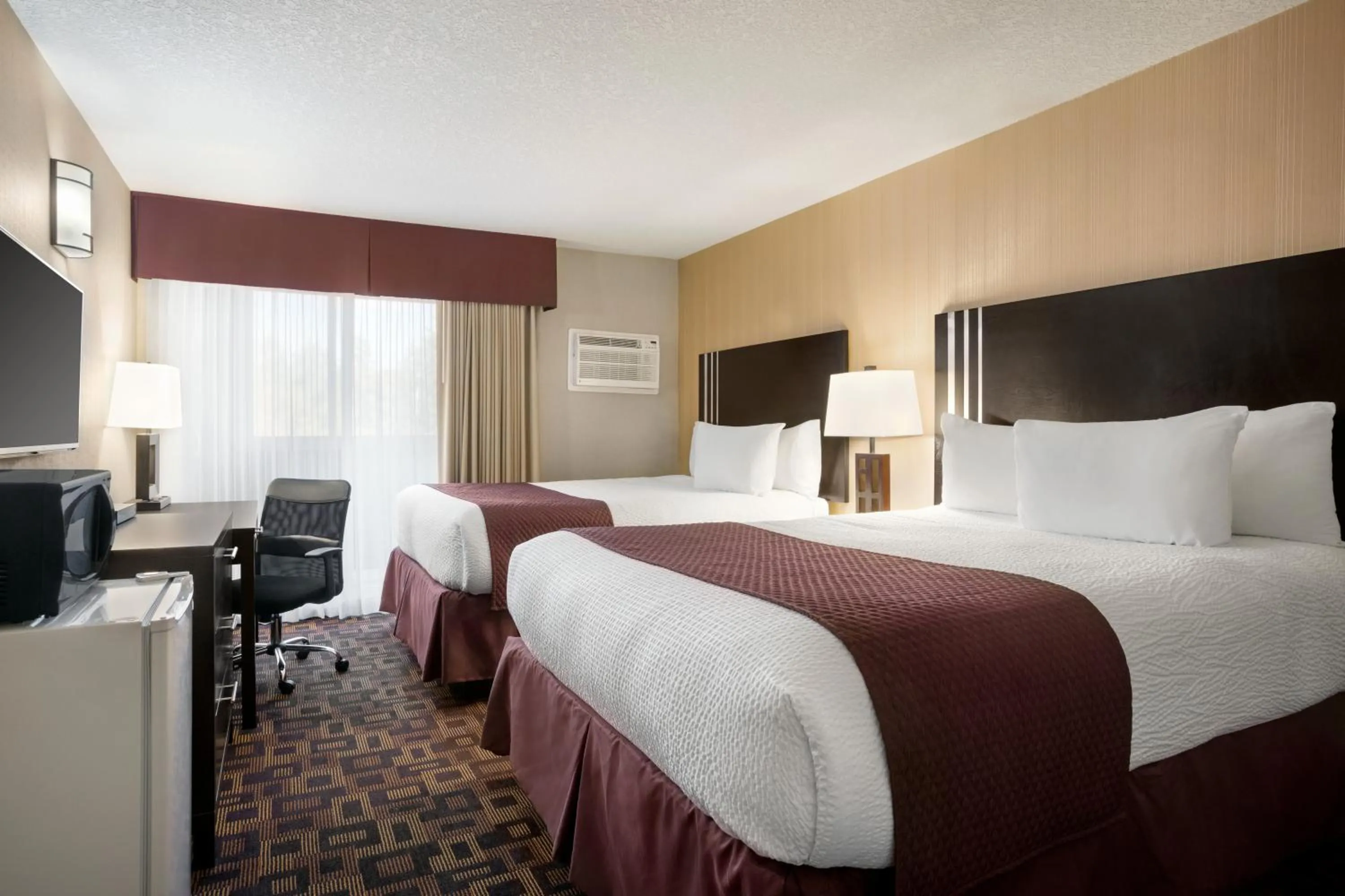 Queen Room with Two Queen Beds - Non-Smoking in Days Inn by Wyndham Sylvan Lake