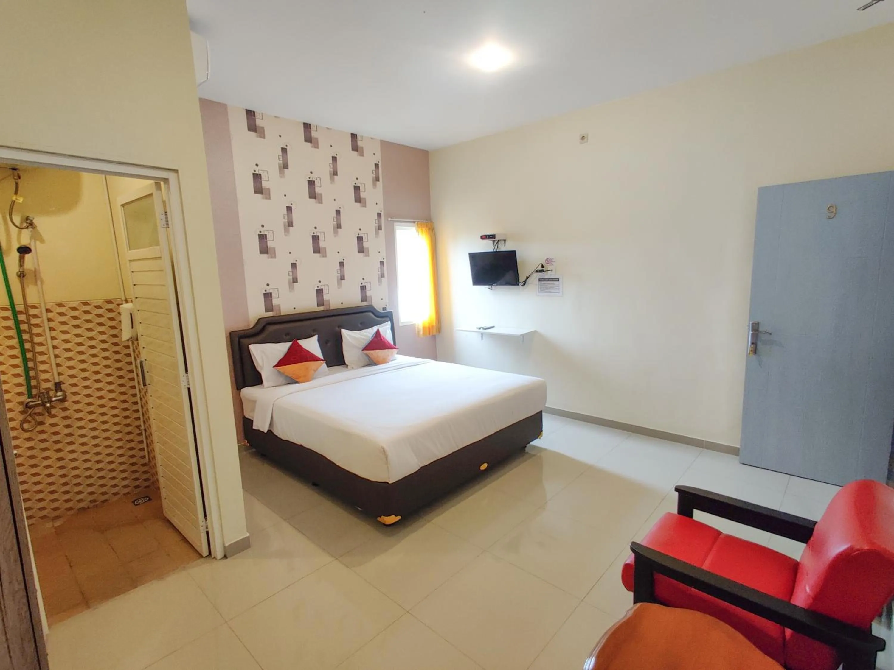 Suite in Ayuning Guest House Syariah Semarang Mitra RedDoorz