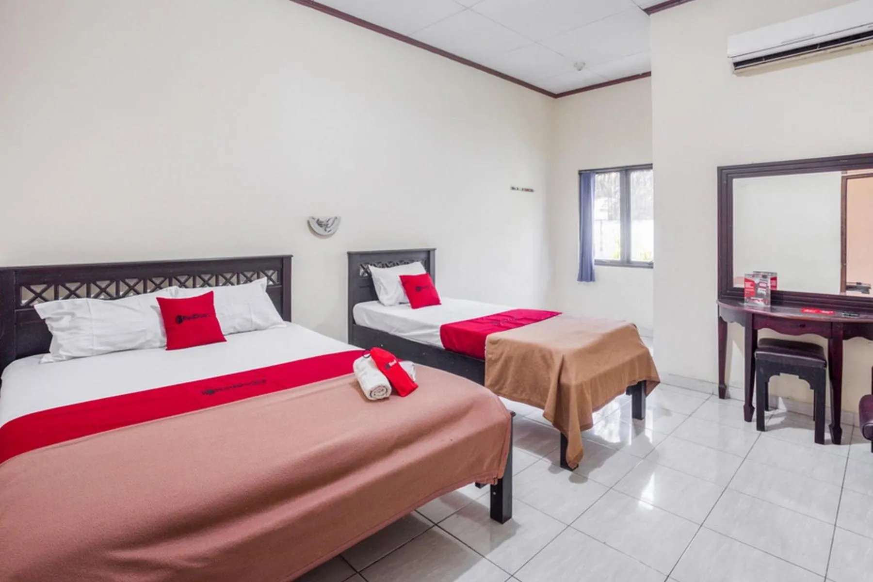 Family Room in RedDoorz near XT Square 2