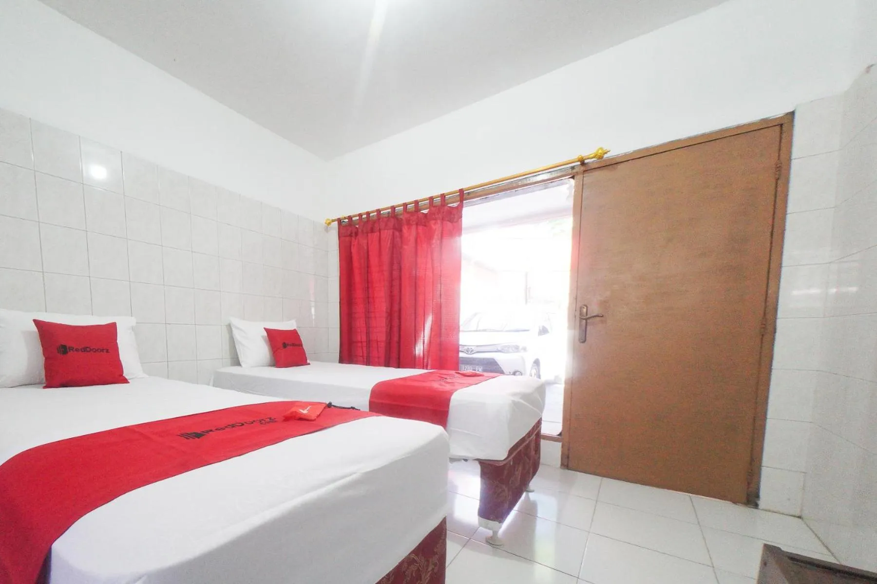 Twin Room in RedDoorz @ Tretes 2