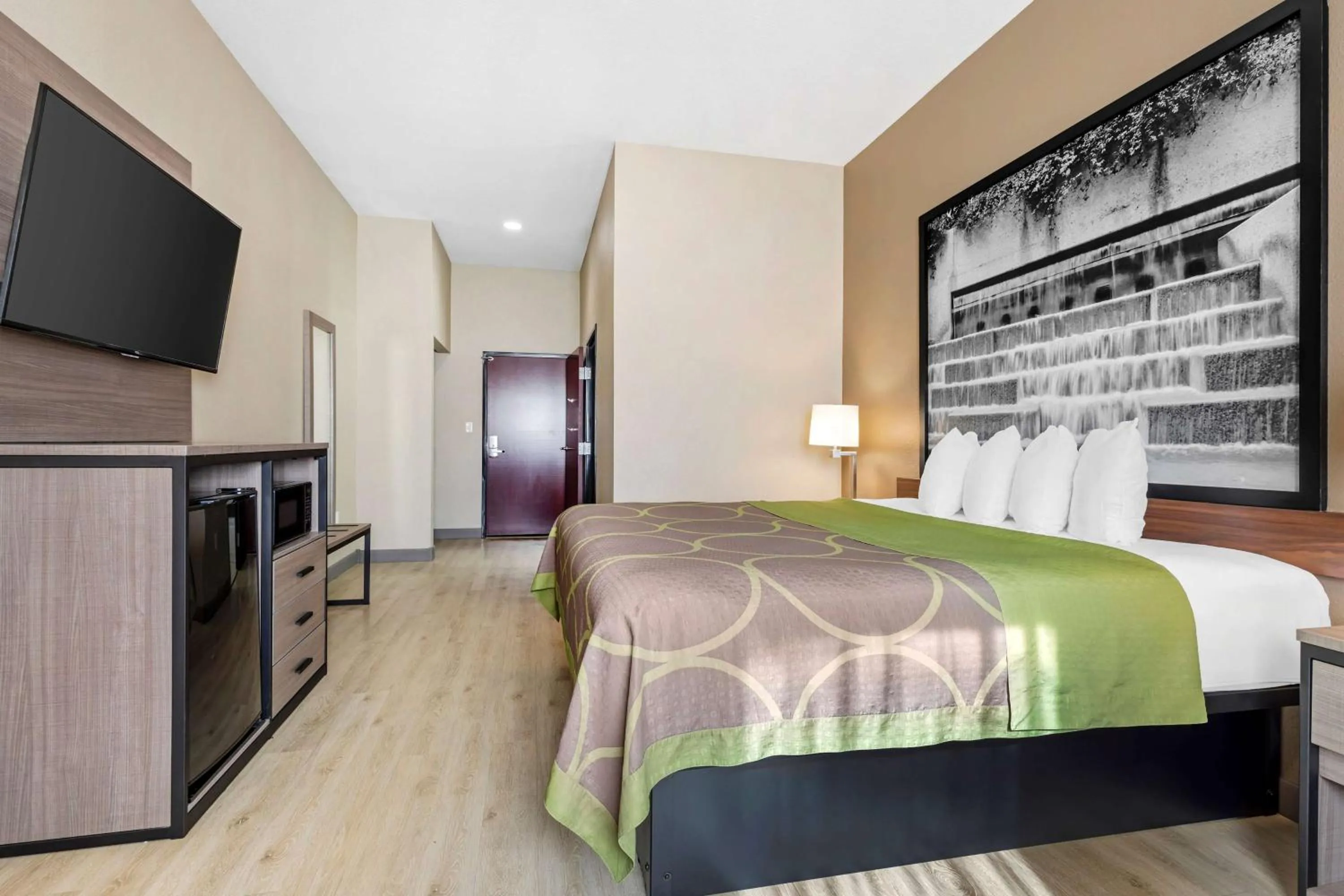 King Room with Bath Tub - Mobility/Hearing Accessible - Non-Smoking in Super 8 by Wyndham Harker Heights Killeen - Fort Cavazos