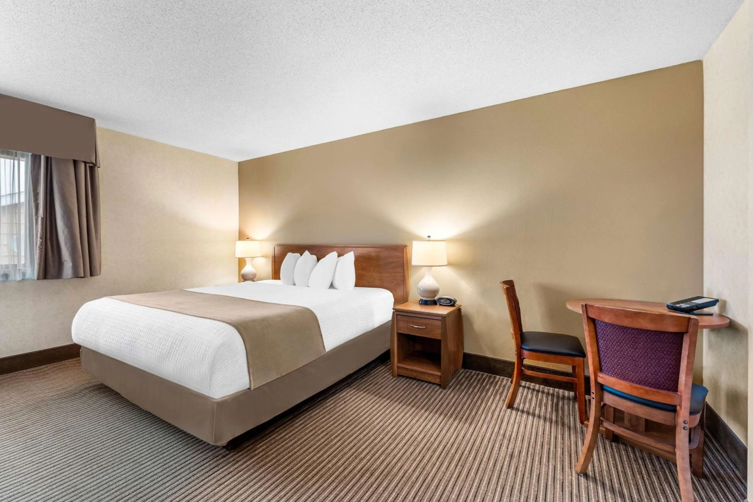 King Suite - Non-Smoking in Best Western Vermillion Inn