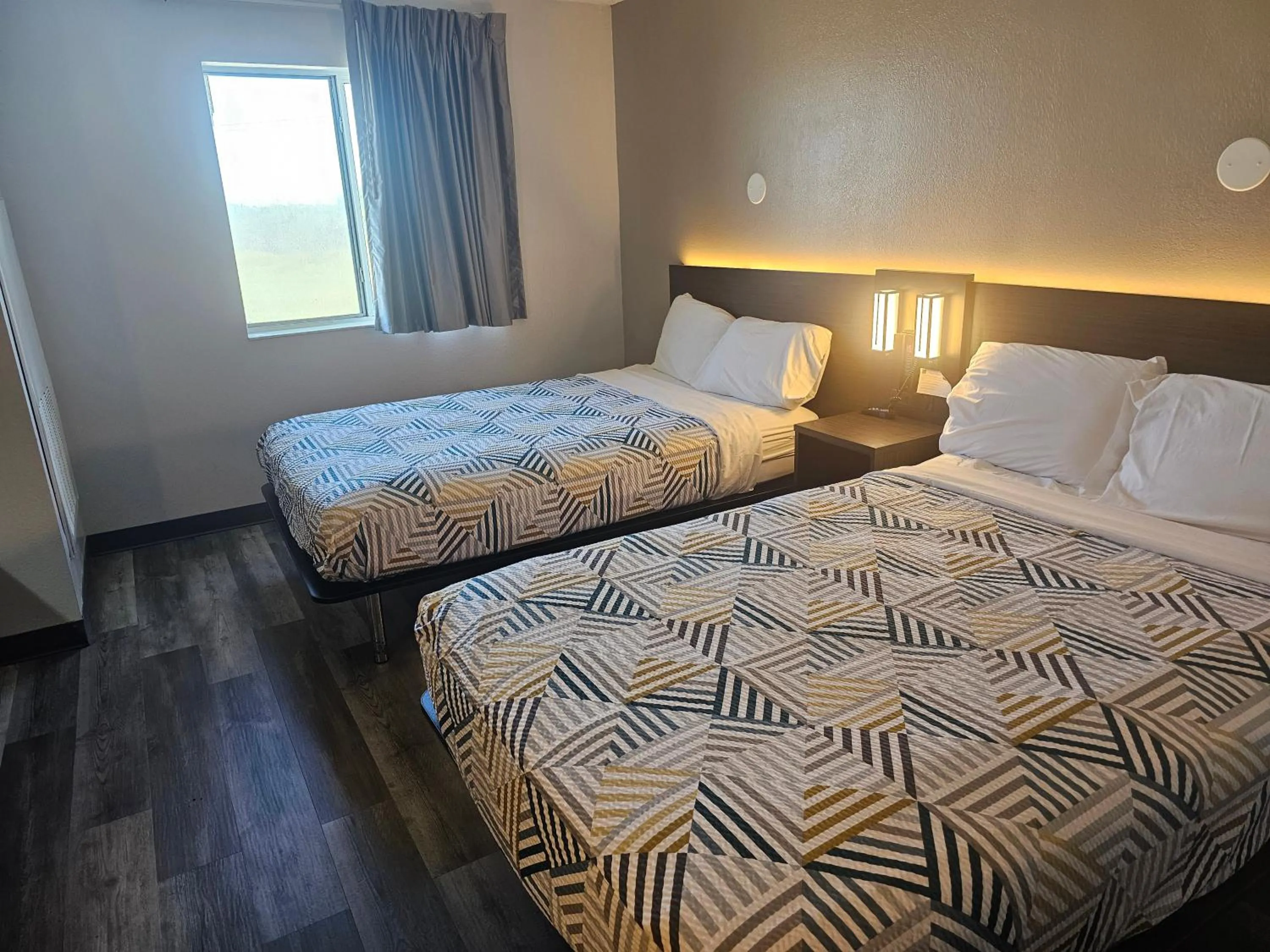 Quadruple Room - Non-Smoking in Motel 6 Sinton TX