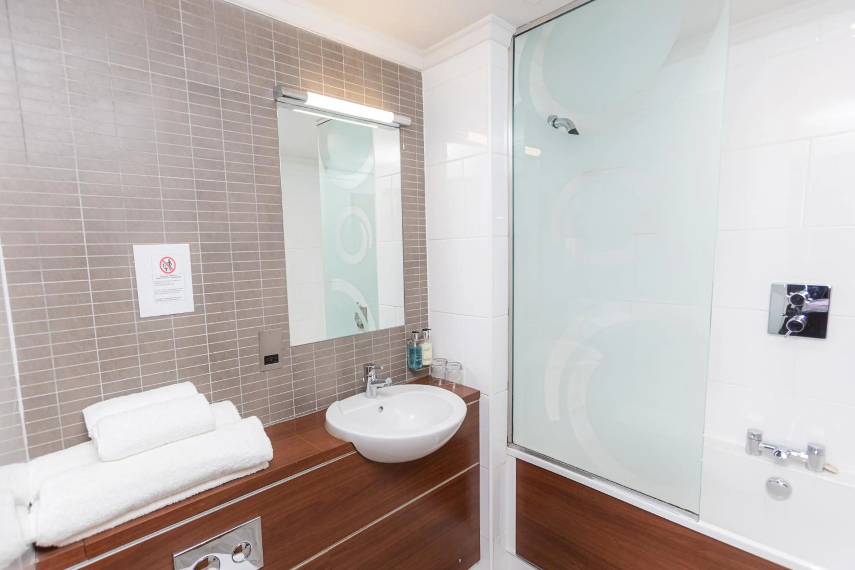 Deluxe Double Room with Bath in Fletcher's Restaurant Bar & Rooms