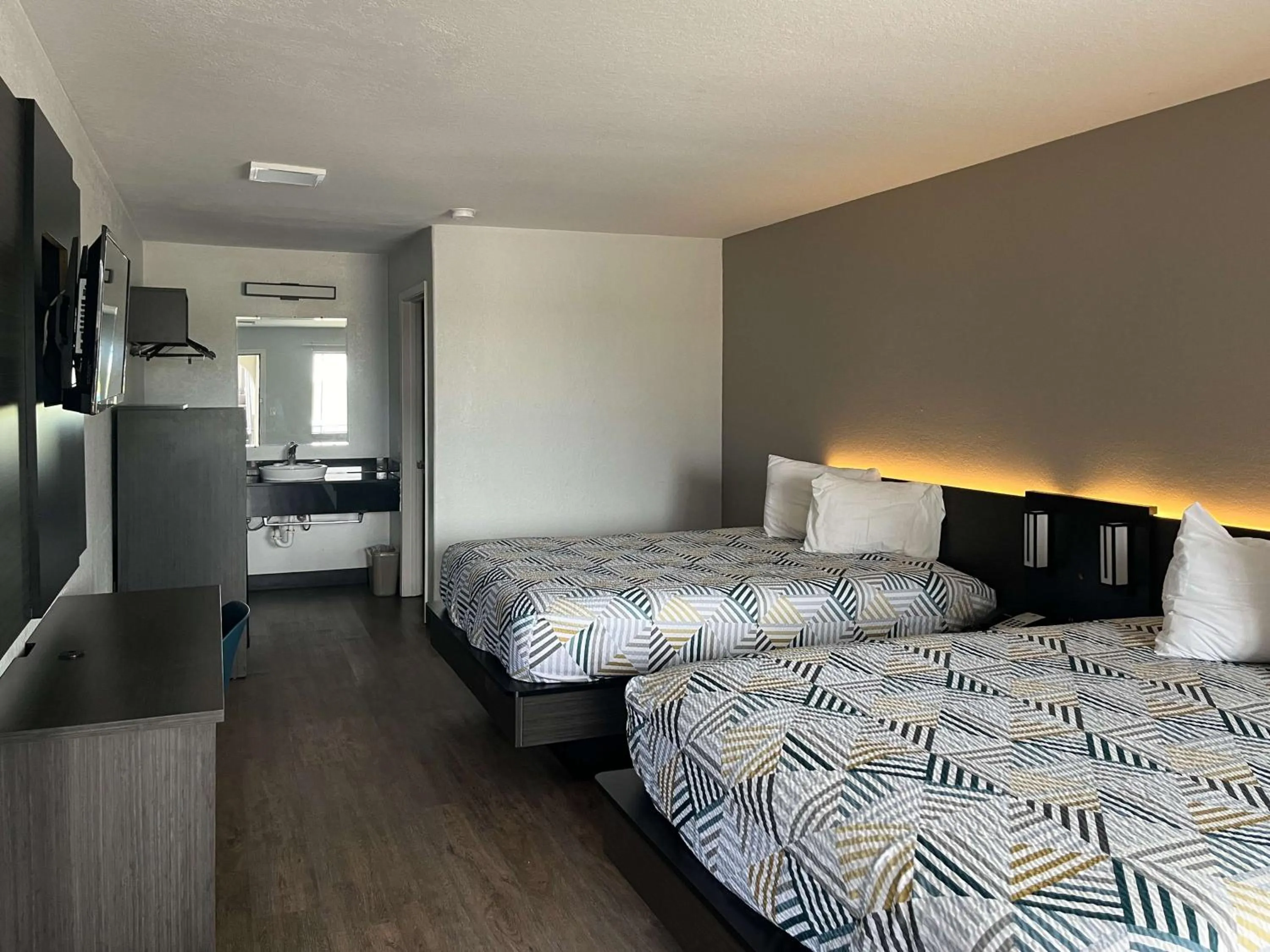 Triple Room in Motel 6 Seguin TX