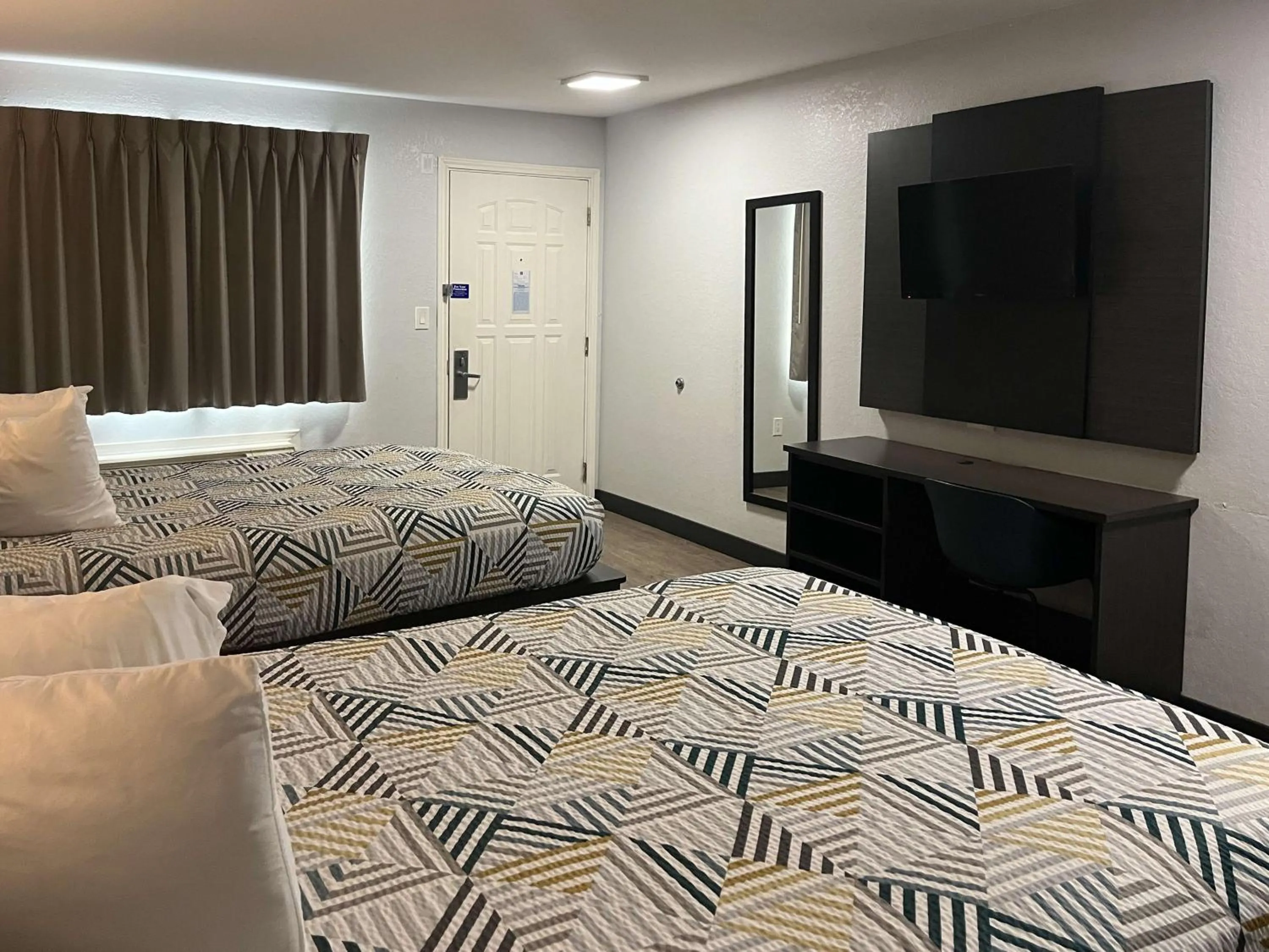 Queen Room with Two Queen Beds - Non-Smoking in Motel 6 Seguin TX