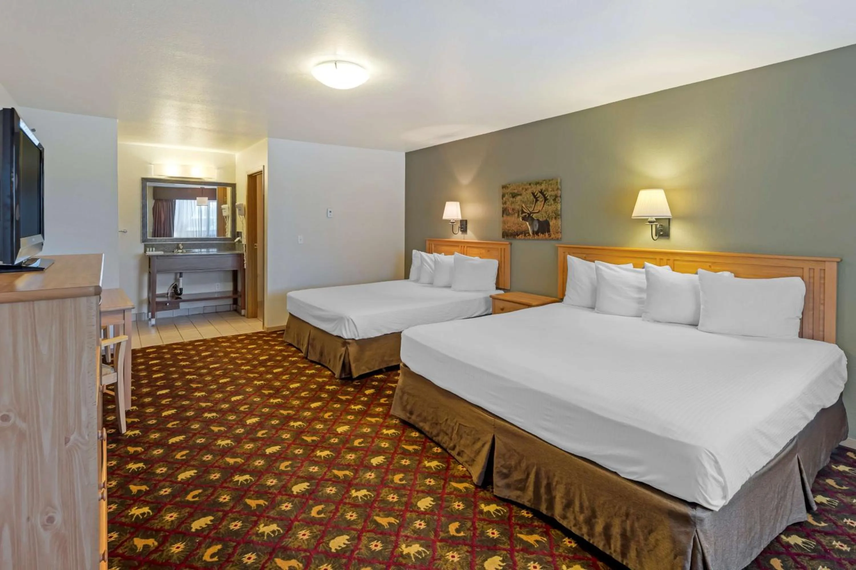 King Room with Queen Bed  in Best Western King Salmon Inn