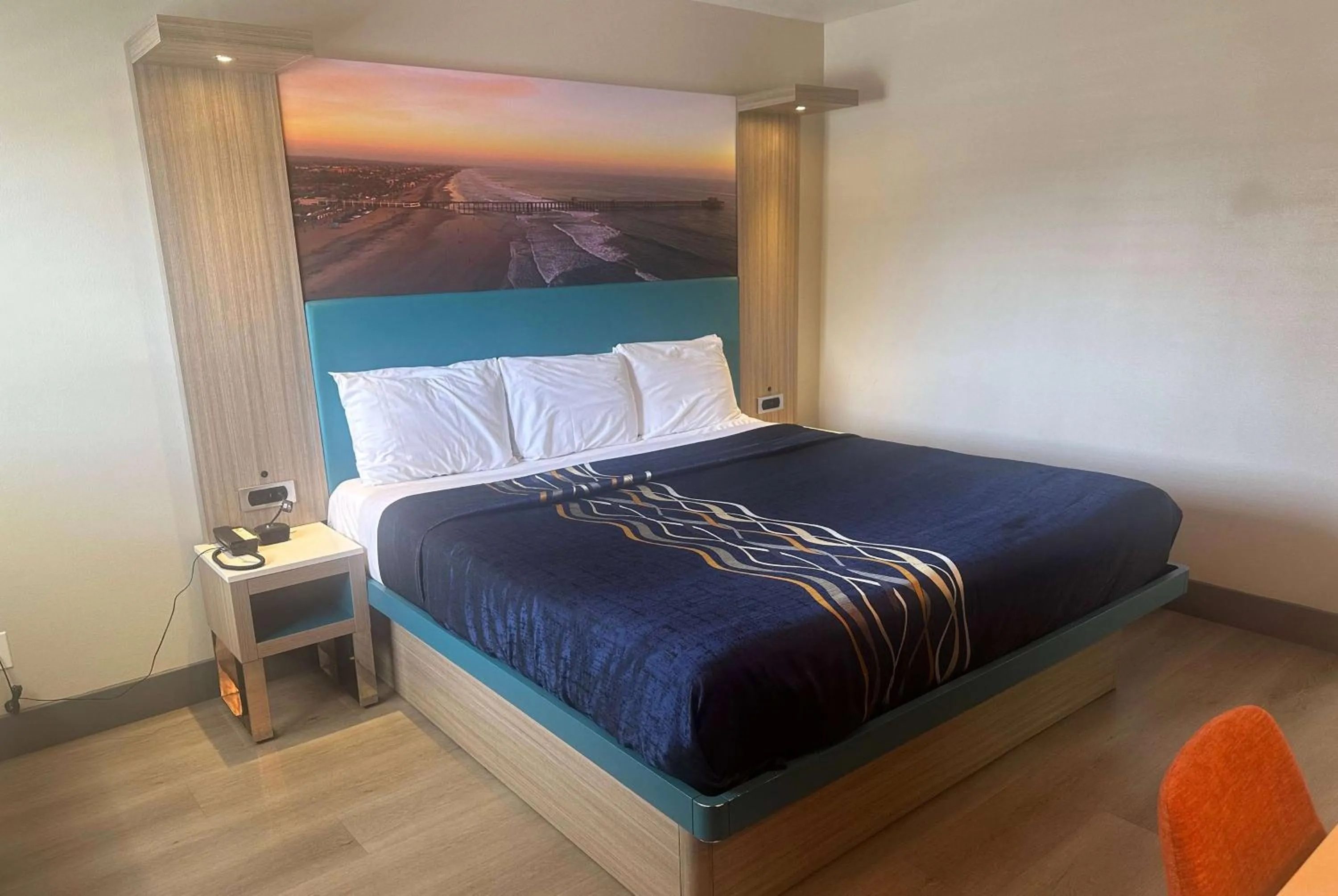 King Room - Non-Smoking in Super 8 by Wyndham Oceanside Downtown