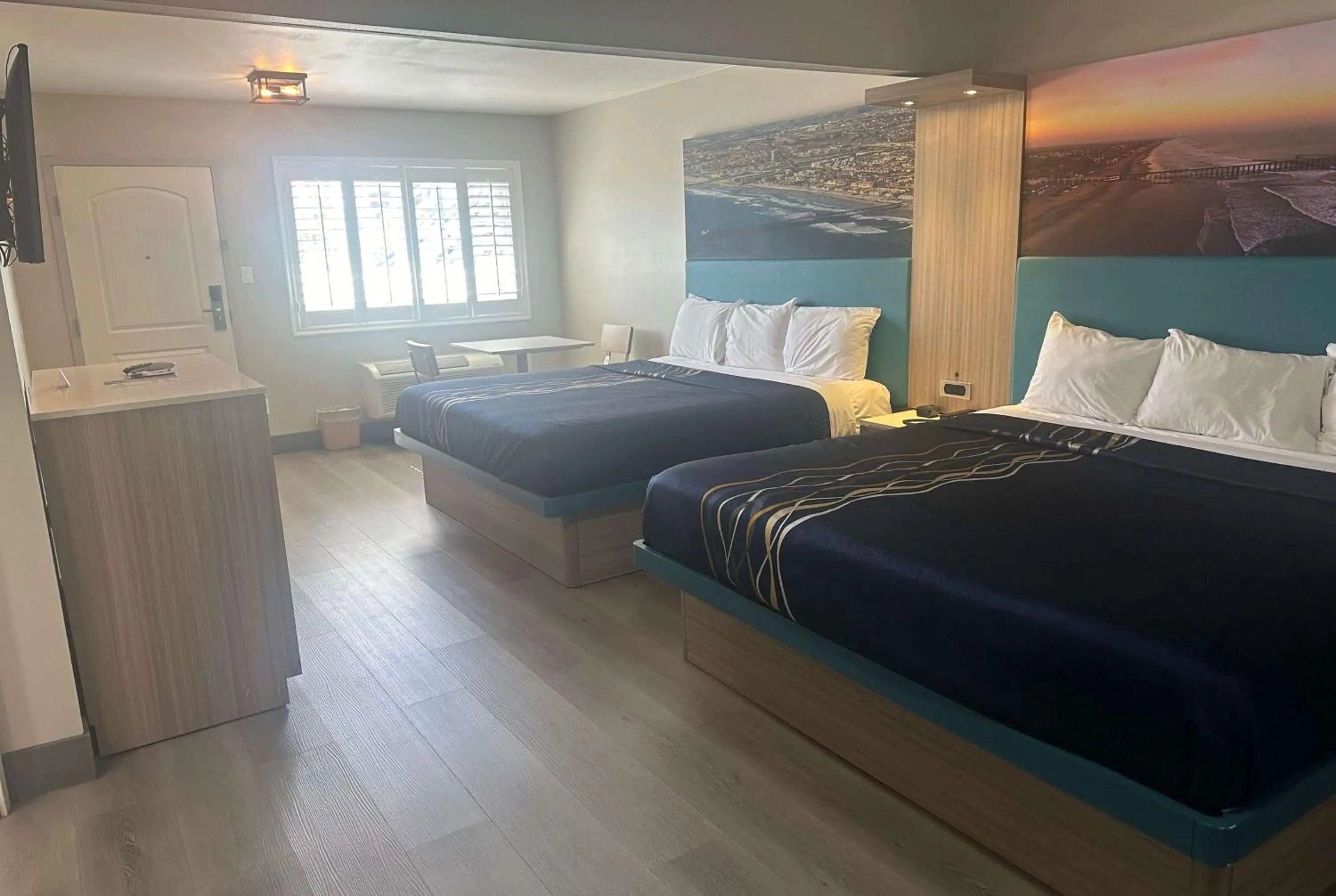 King Room with Roll-In Shower - Mobility Accessible/Non-Smoking in Super 8 by Wyndham Oceanside Downtown