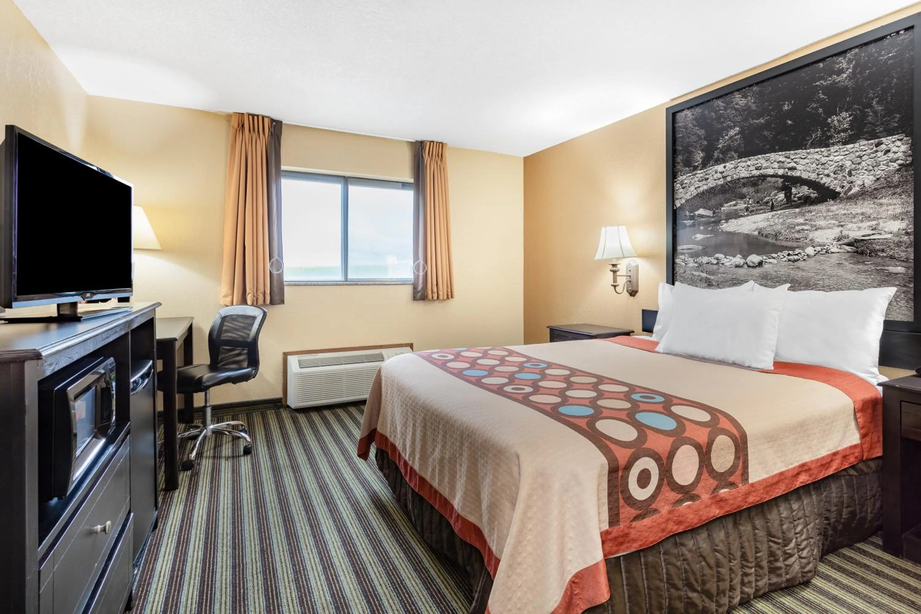 Suite with Three Queen Beds - Non-Smoking in Super 8 by Wyndham Iowa Falls