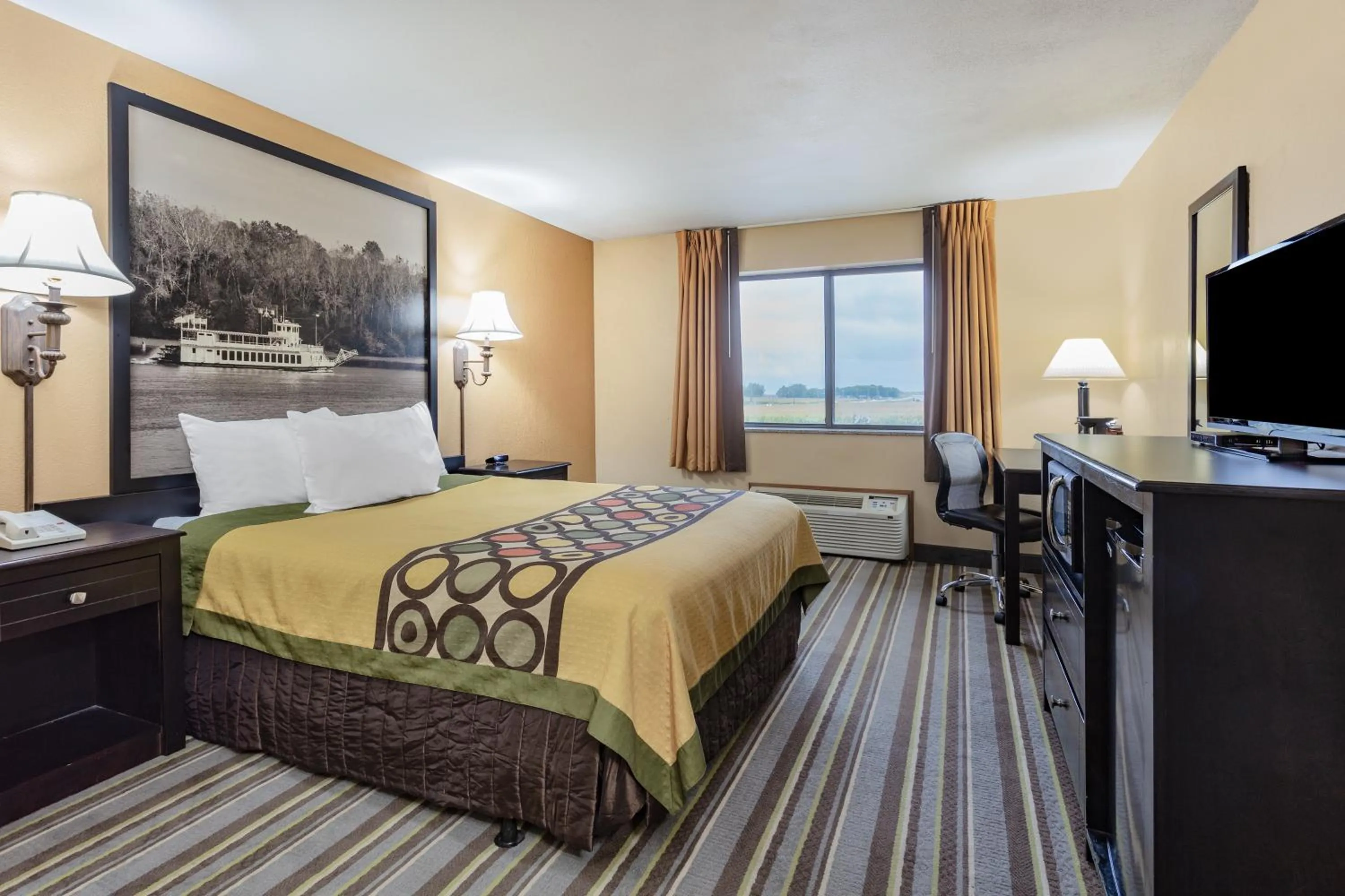 Queen Room - Disability Access/Non-Smoking in Super 8 by Wyndham Iowa Falls