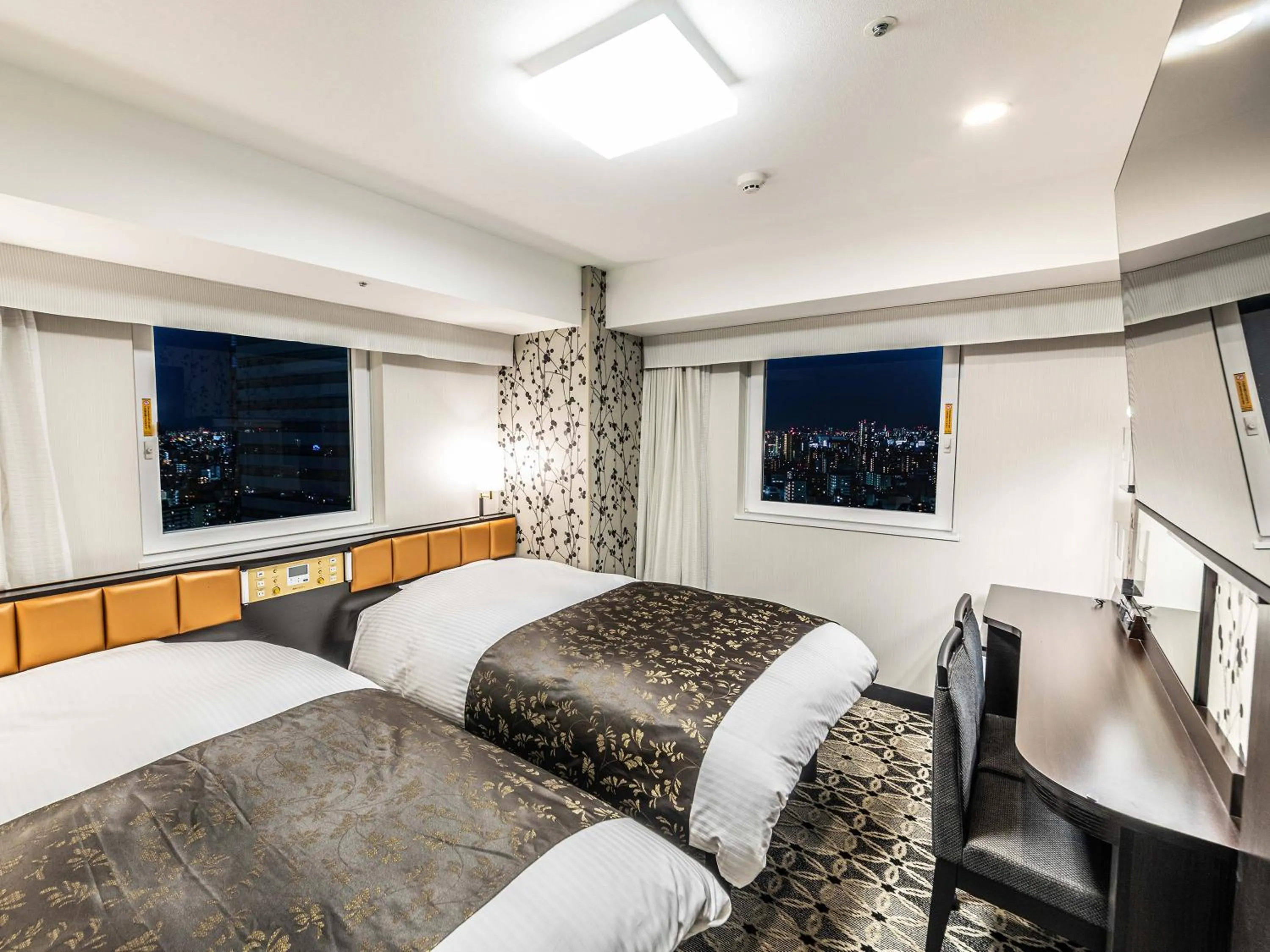 Corner Twin Room-Non-Smoking【High Floor】 in APA Hotel & Resort Ryogoku Ekimae Tower