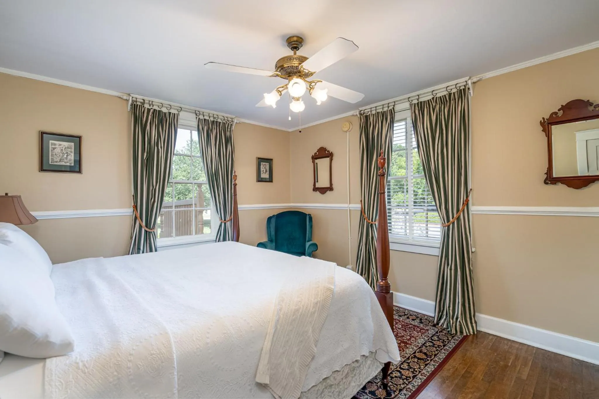 Standard King Room in Cedars of Williamsburg Bed & Breakfast