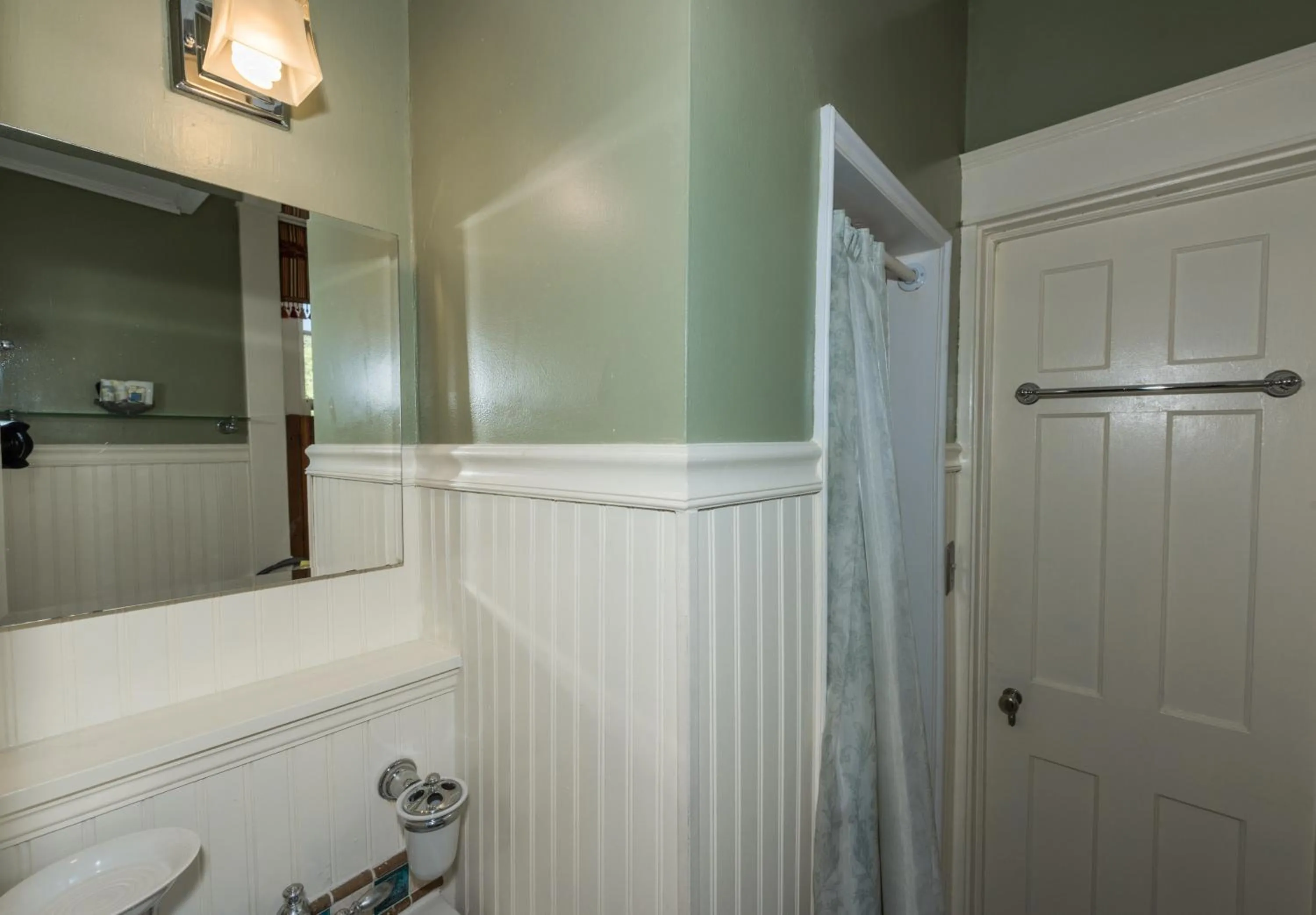 Twin Room with Two Twin Beds in Cedars of Williamsburg Bed & Breakfast