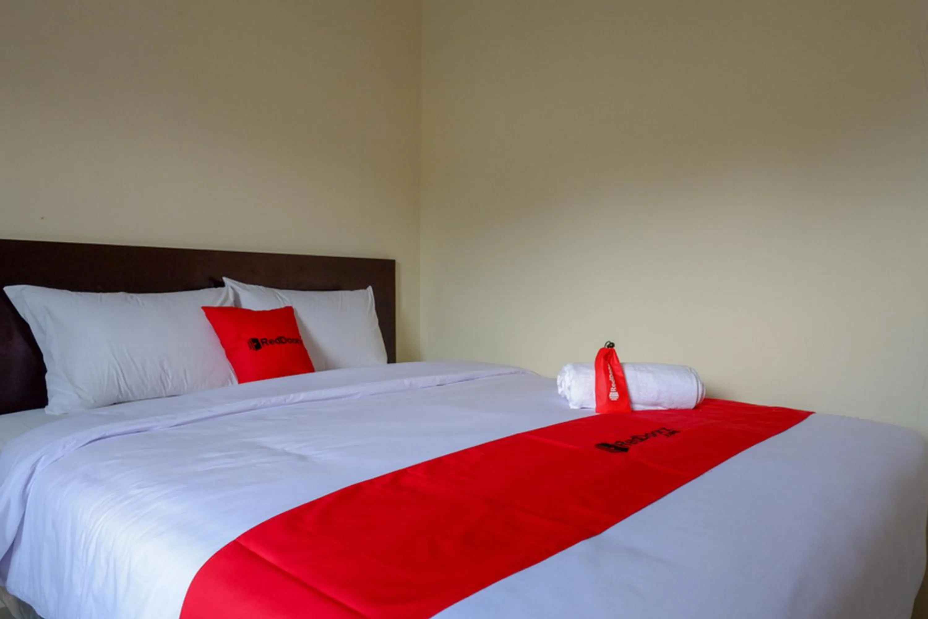 Twin Room in RedDoorz near Terminal Mendolo Wonosobo