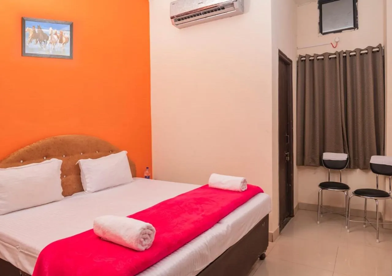 Deluxe Room - single occupancy in Hotel Sunrise Inn