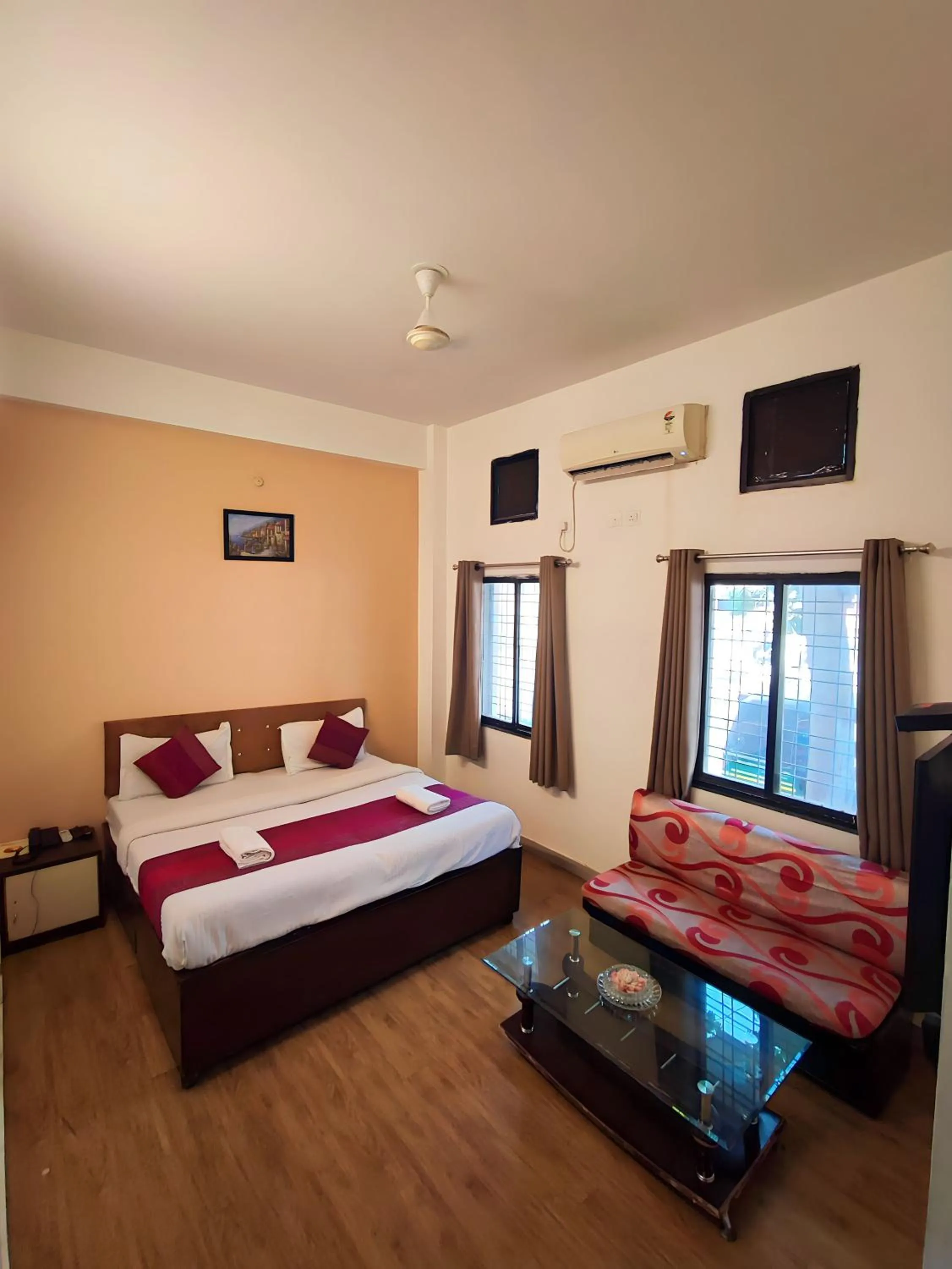 King Room - single occupancy in Hotel Sunrise Inn