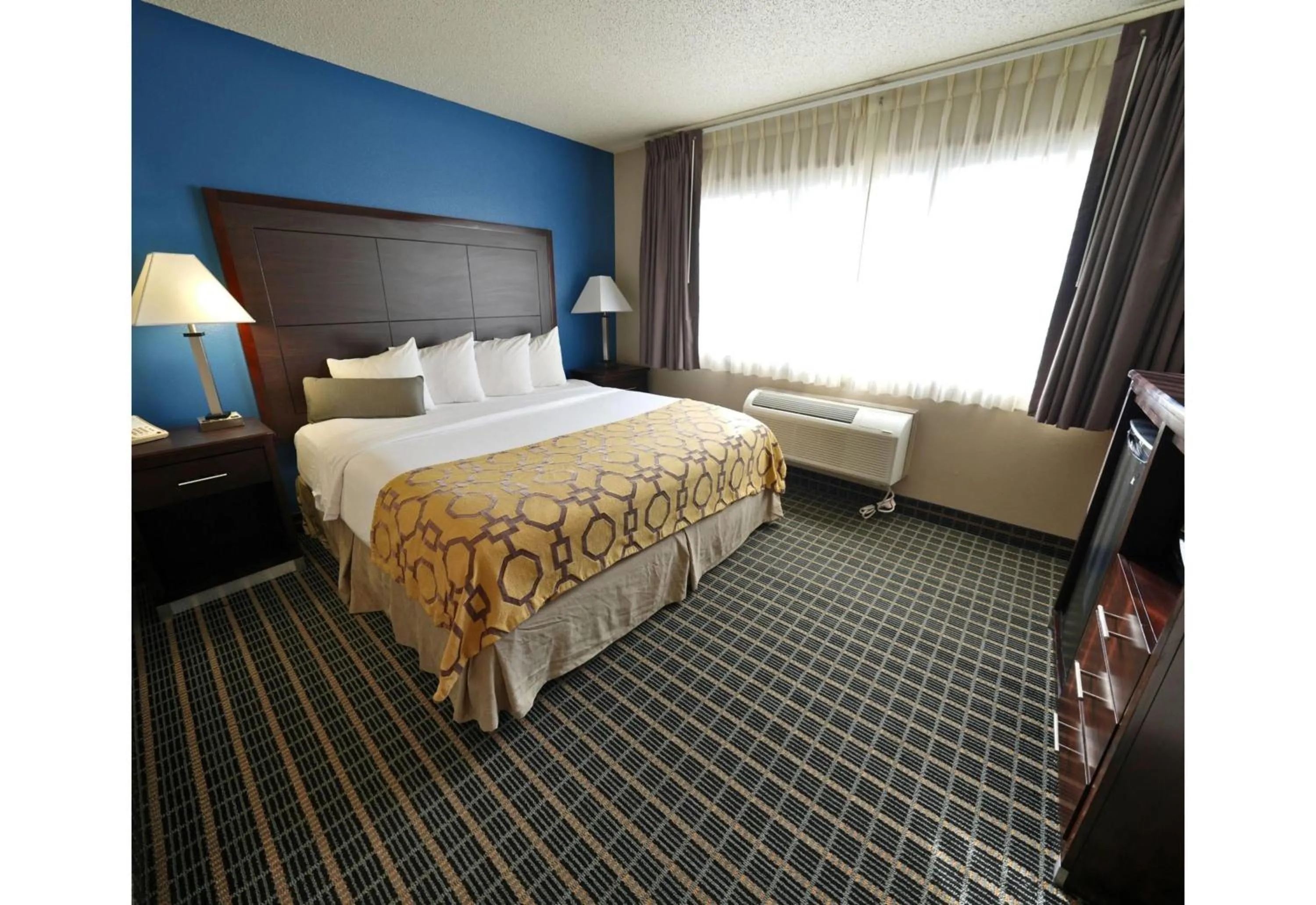 Studio King Suite with Sofa Bed - Non-Smoking in Baymont by Wyndham Marshalltown