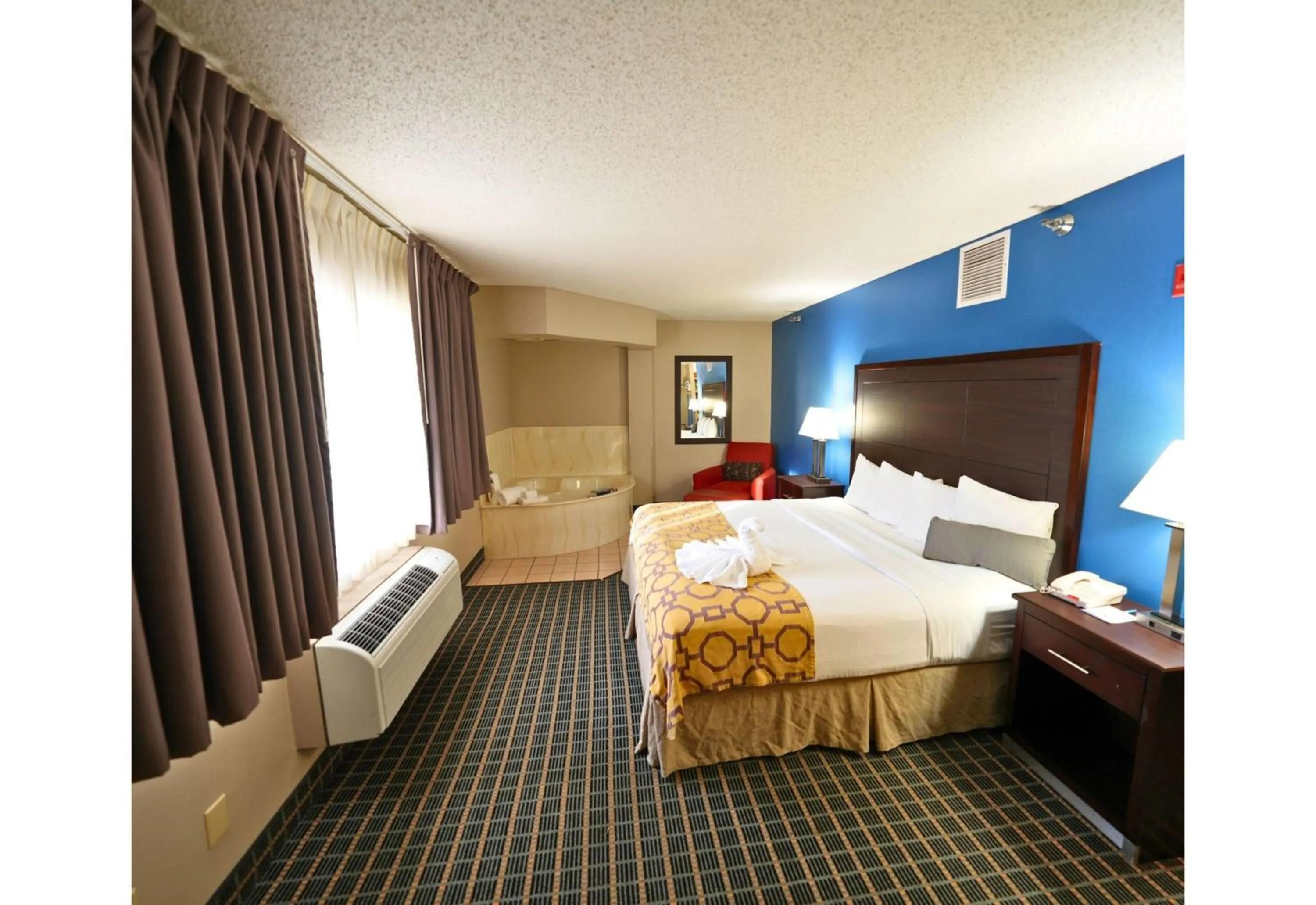 Studio King Suite with Sofa Bed and Jetted Tub - Non-Smoking in Baymont by Wyndham Marshalltown