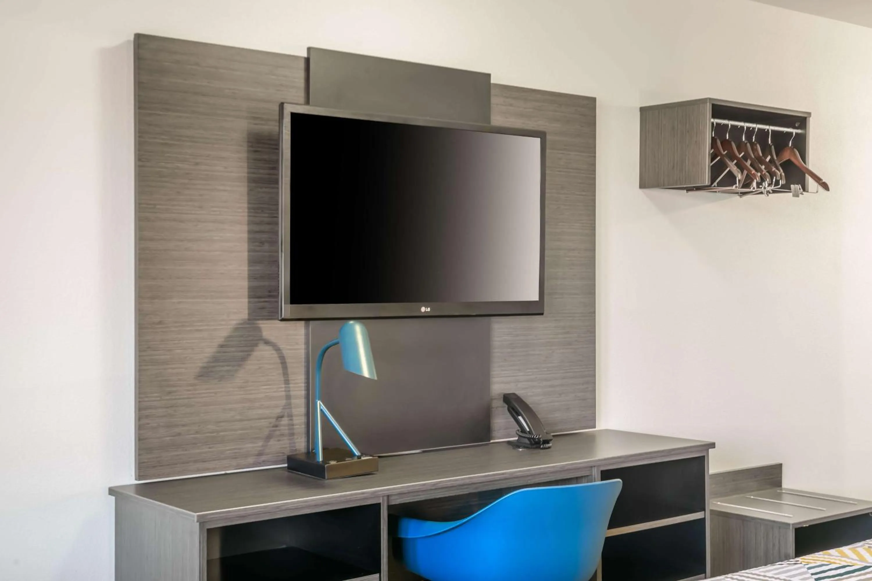 Quadruple Room - single occupancy - Non-Smoking in Motel 6-Commerce, GA