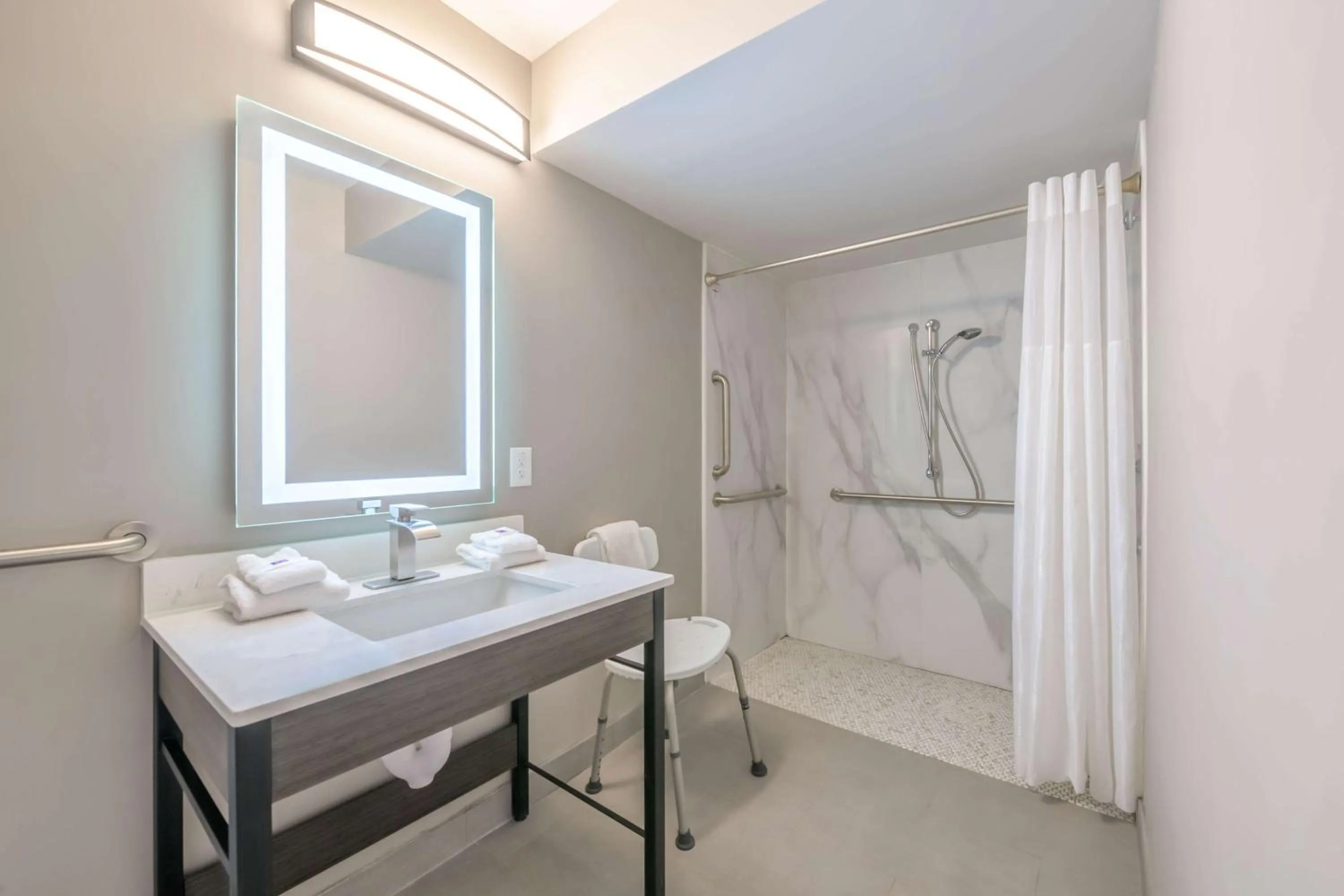 Quadruple Room - single occupancy - Disability Access - Non-Smoking in Motel 6-Commerce, GA