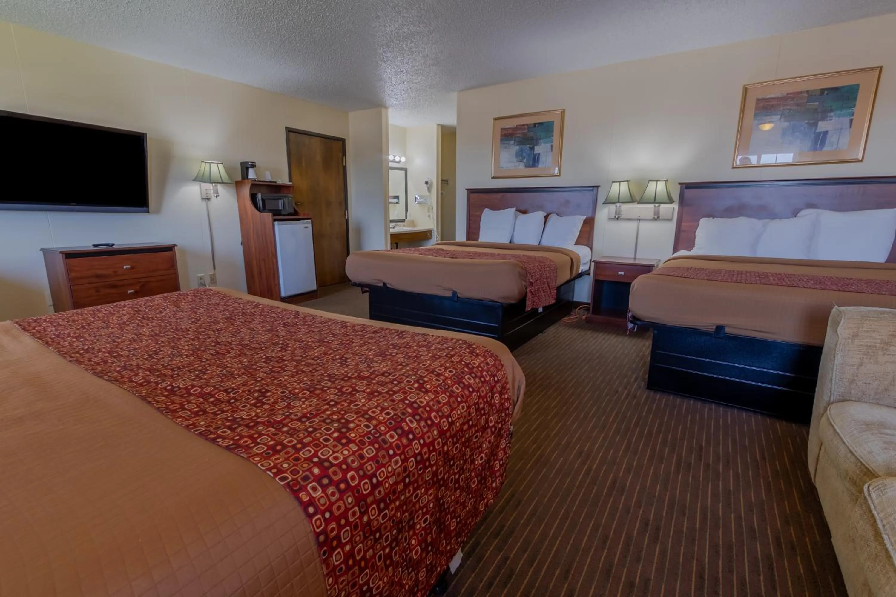 Family Room in Thunderbird Lodge