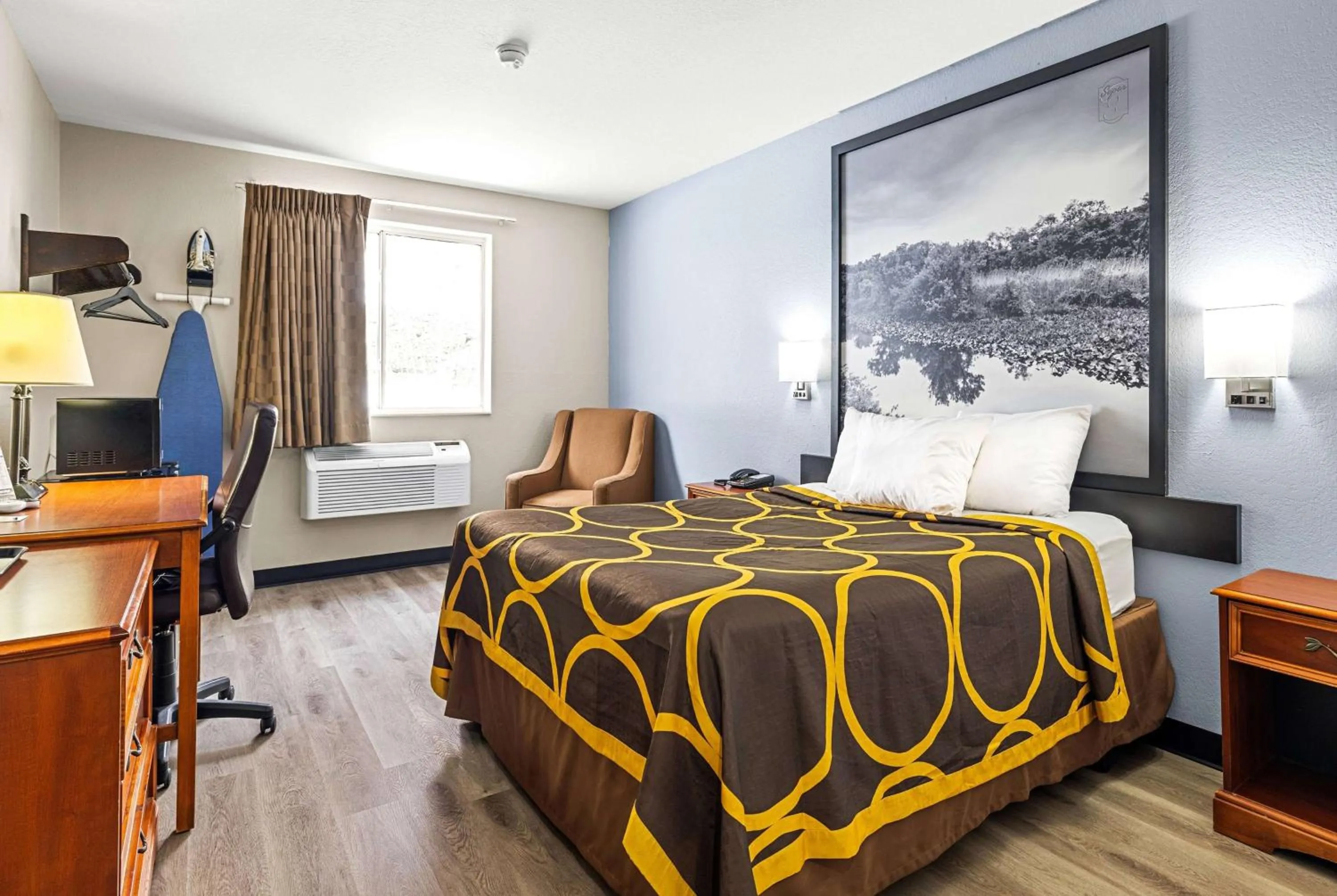 Queen Room - Non-Smoking in Super 8 by Wyndham Pittsburgh/Monroeville