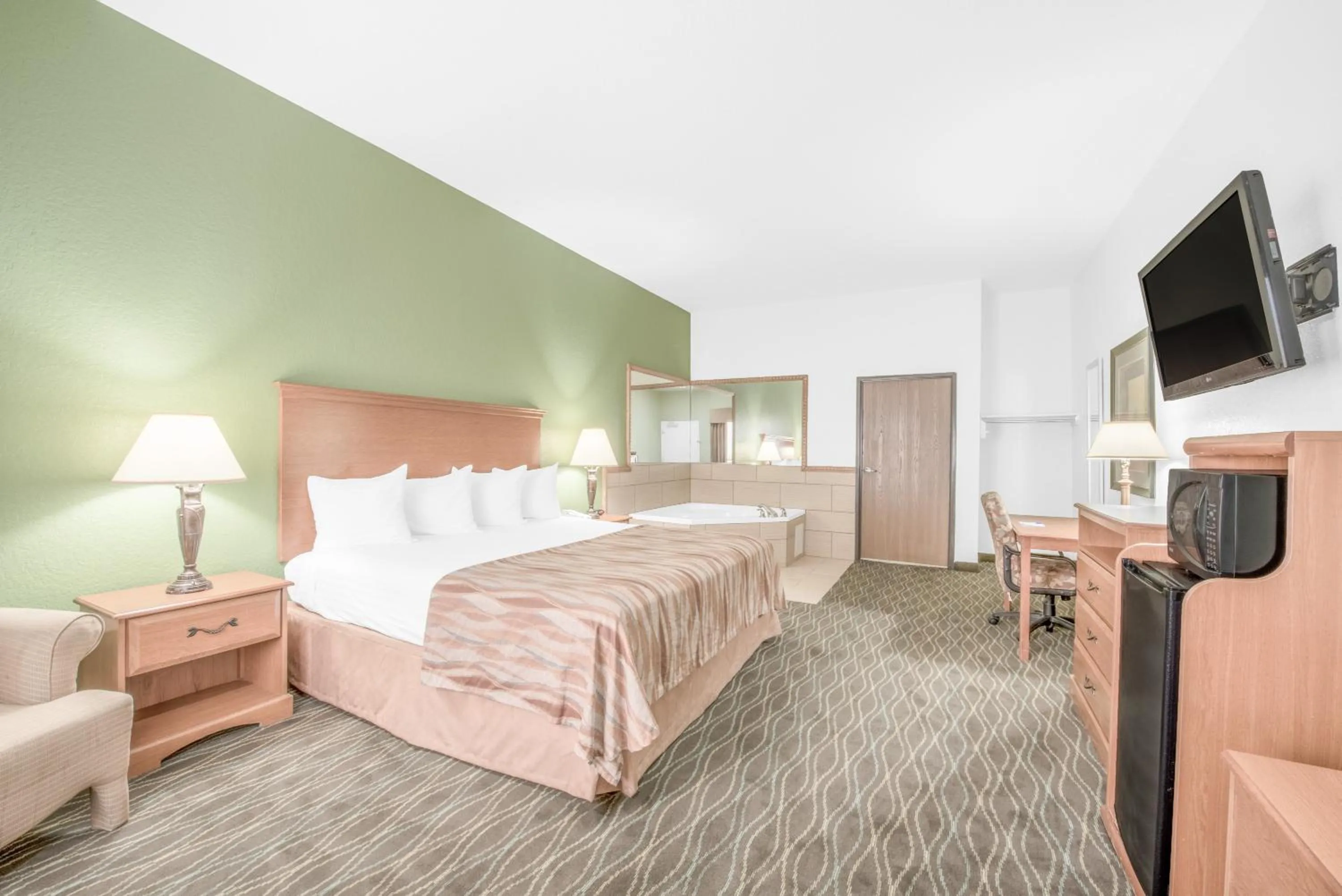 King Room with Jacuzzi -  Non-Smoking in Baymont by Wyndham Pearsall