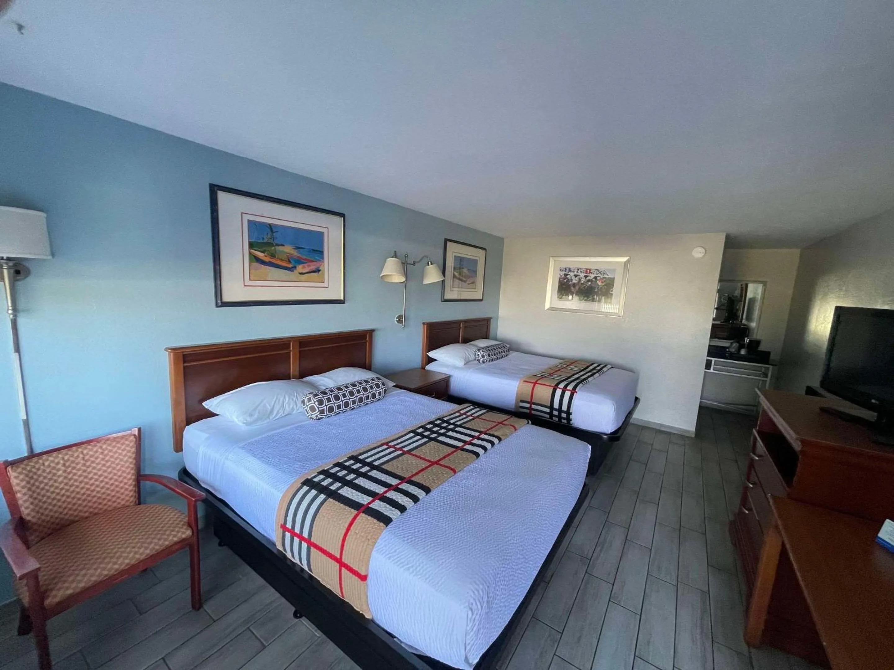 Quadruple Room with Two Queen Beds - Disability Access/Non Smoking in Rodeway Inn