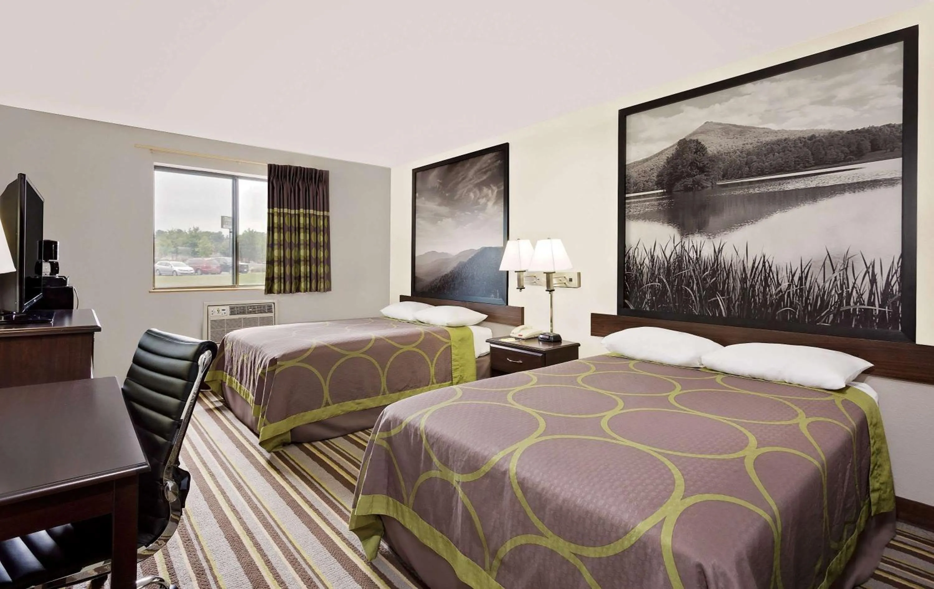 Queen Room with Two Queen Beds - Non-Smoking in Super 8 by Wyndham Waynesboro