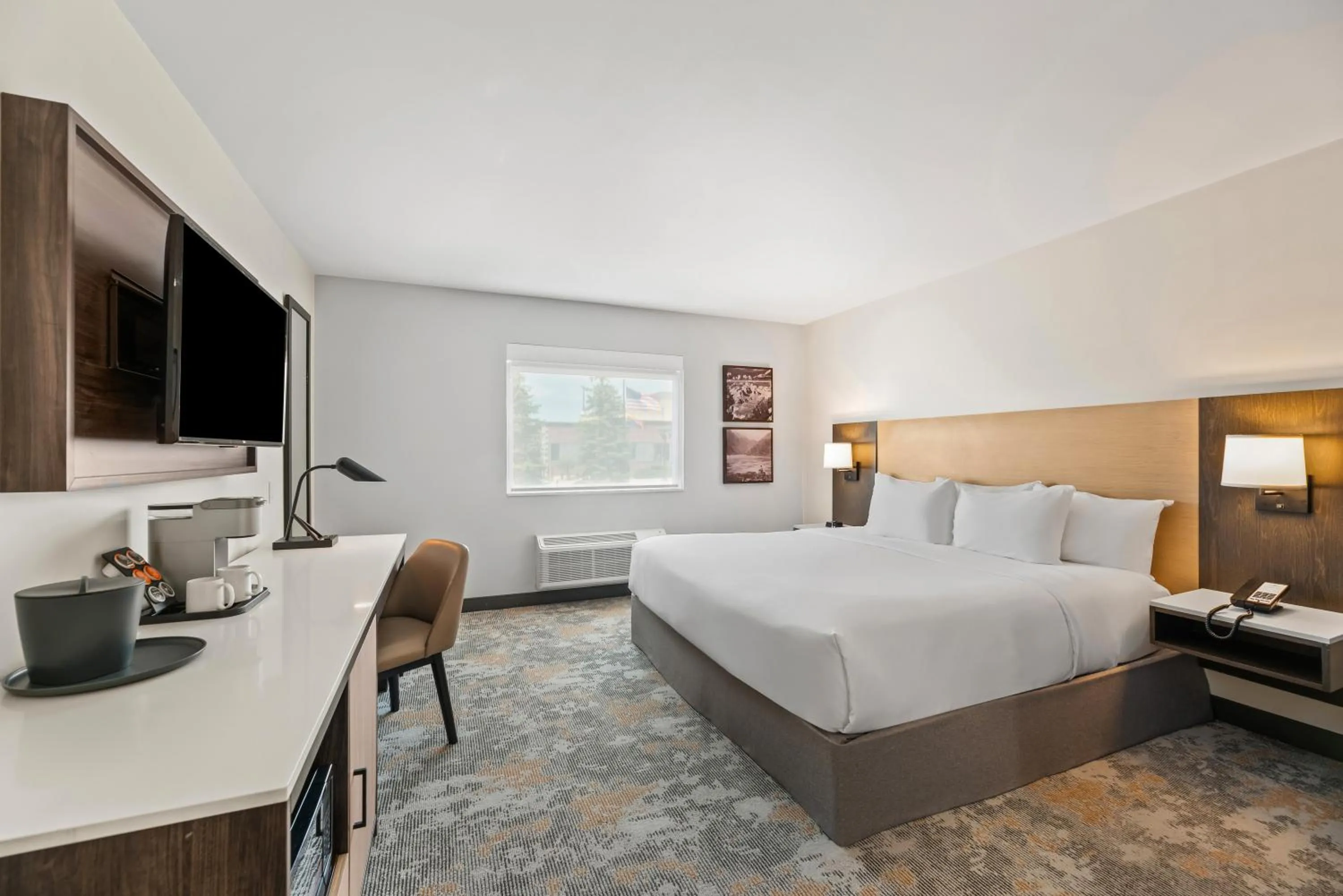 King Room - Accessible/Non Smoking in The Ellsworth Hotel, an Ascend Collection Hotel