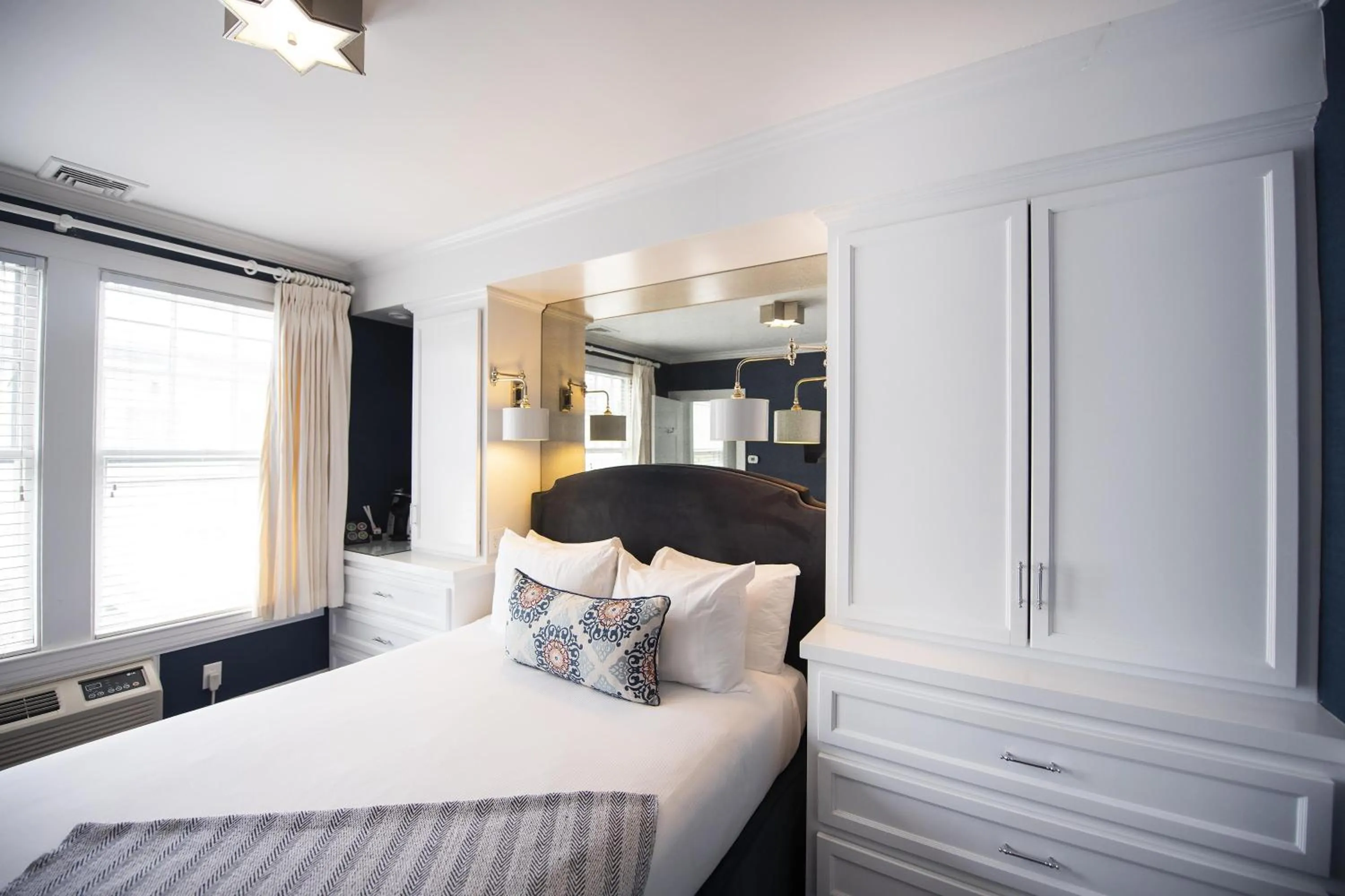 Riverhouse Queen in Kennebunkport Inn